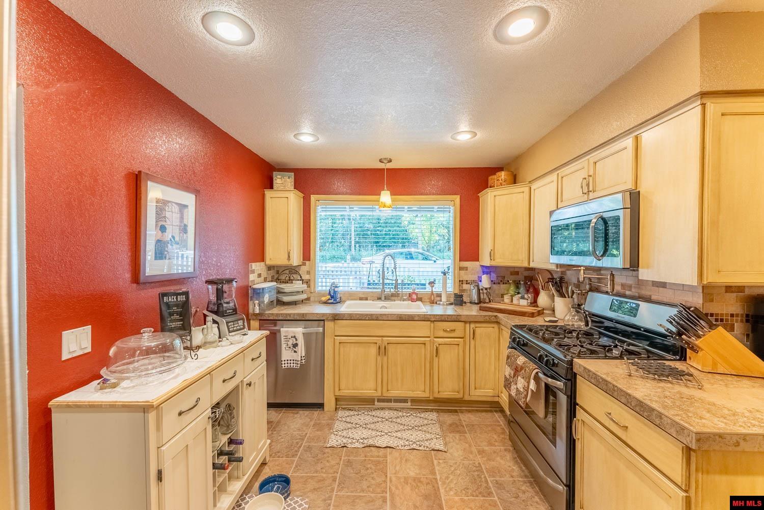 2325 FOUT ROAD Gamaliel, AR