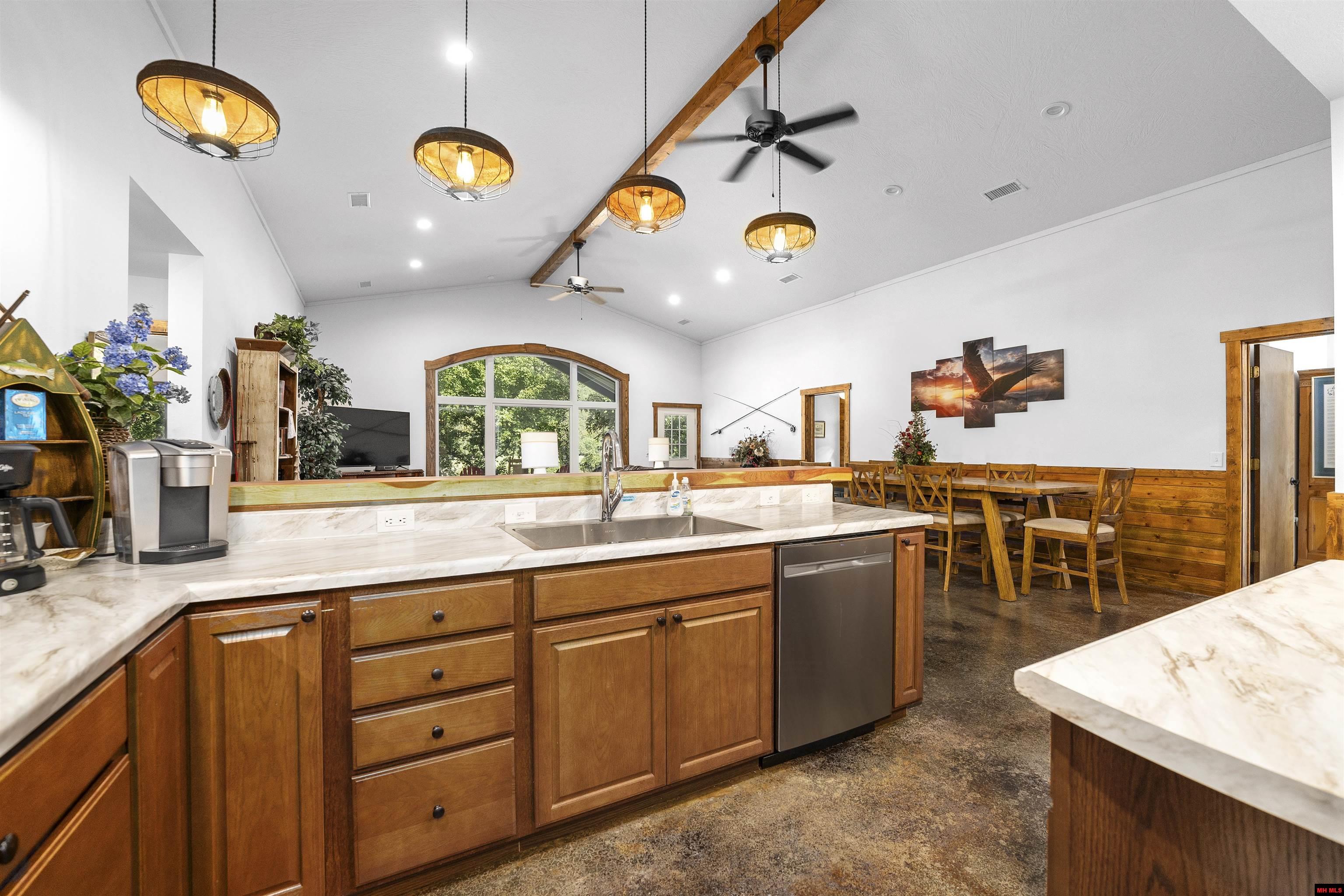 2891 SHIPPS DRIVE Norfork, AR