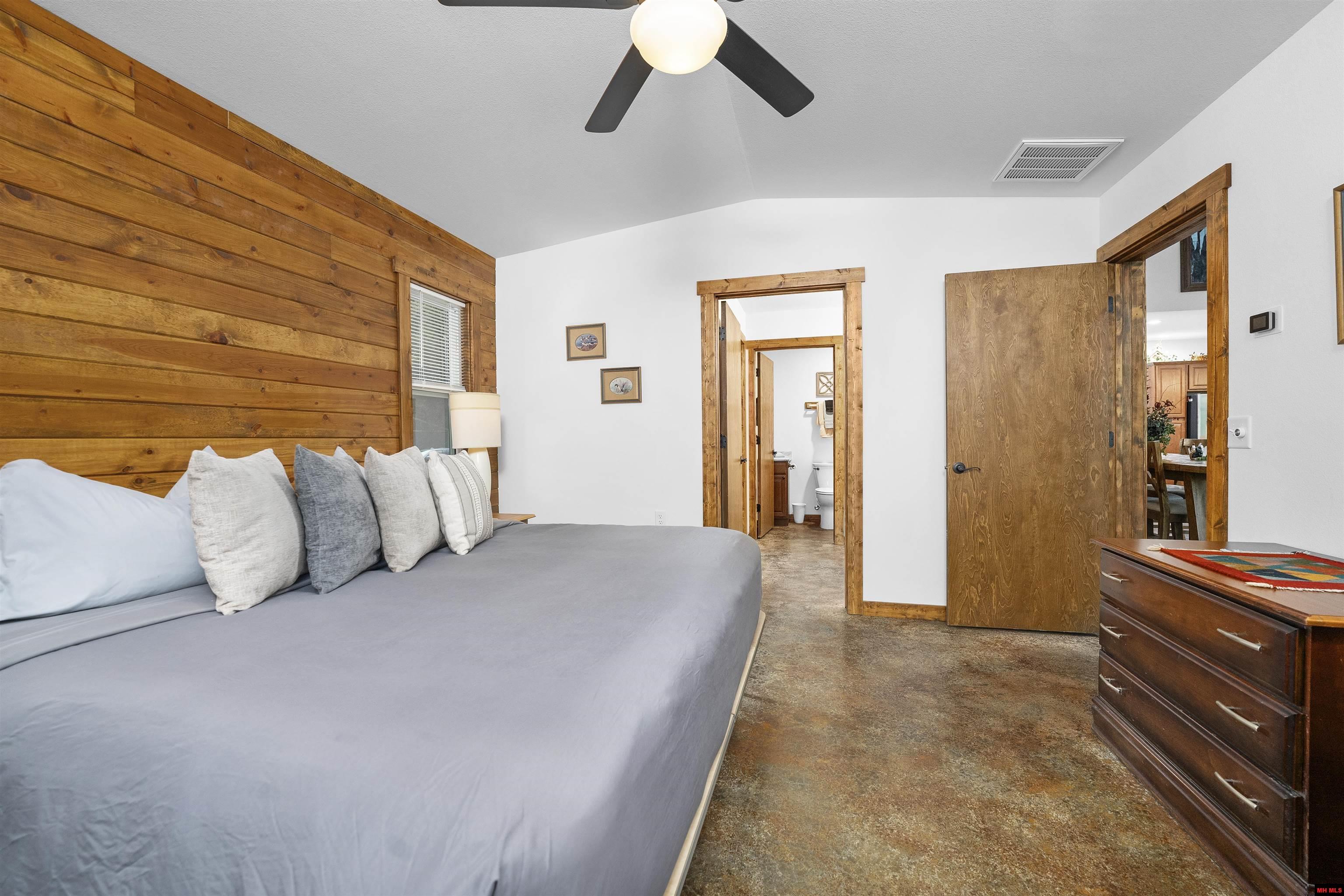 2891 SHIPPS DRIVE Norfork, AR