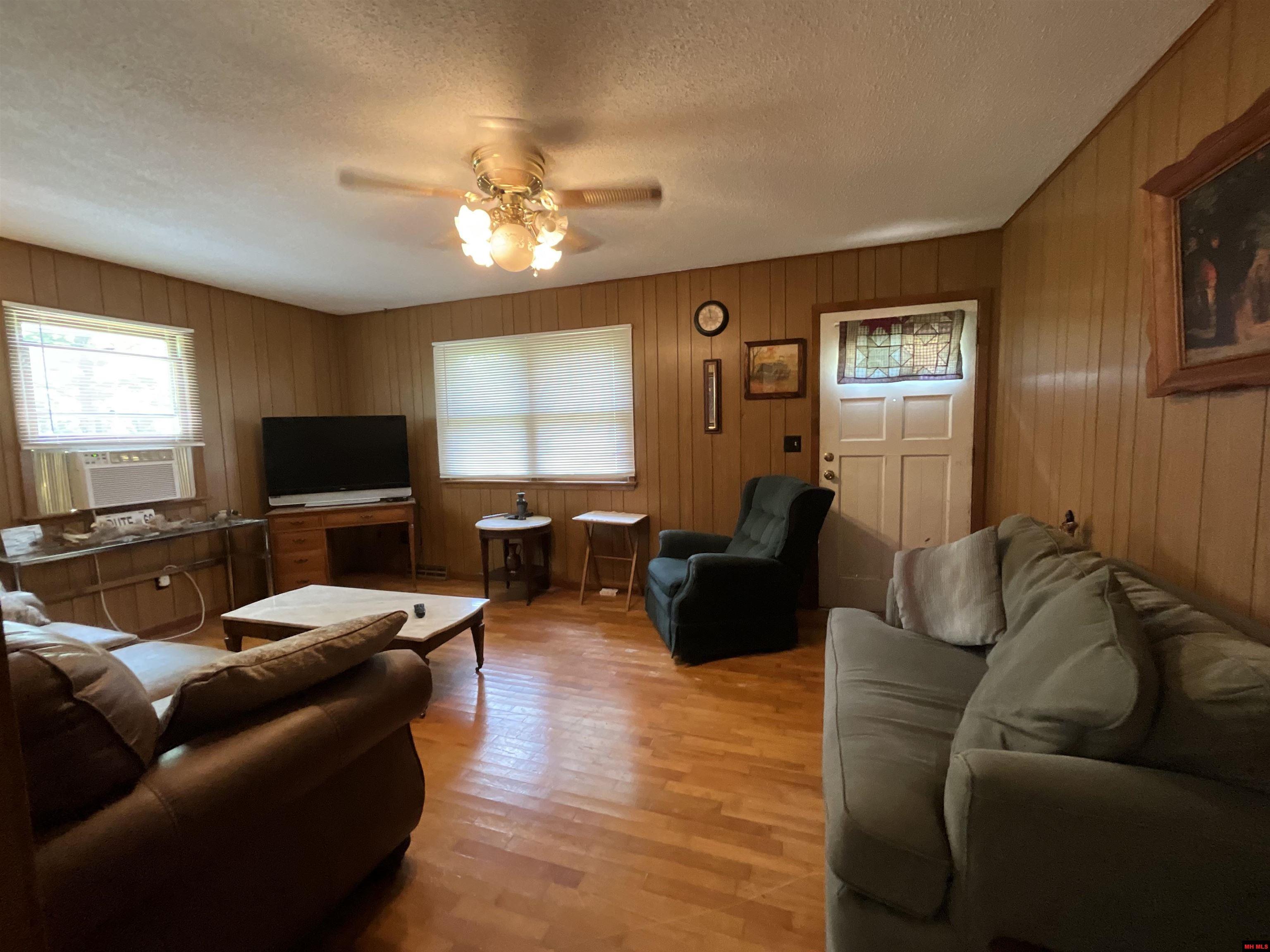 932 & 937 State Hwy Hh