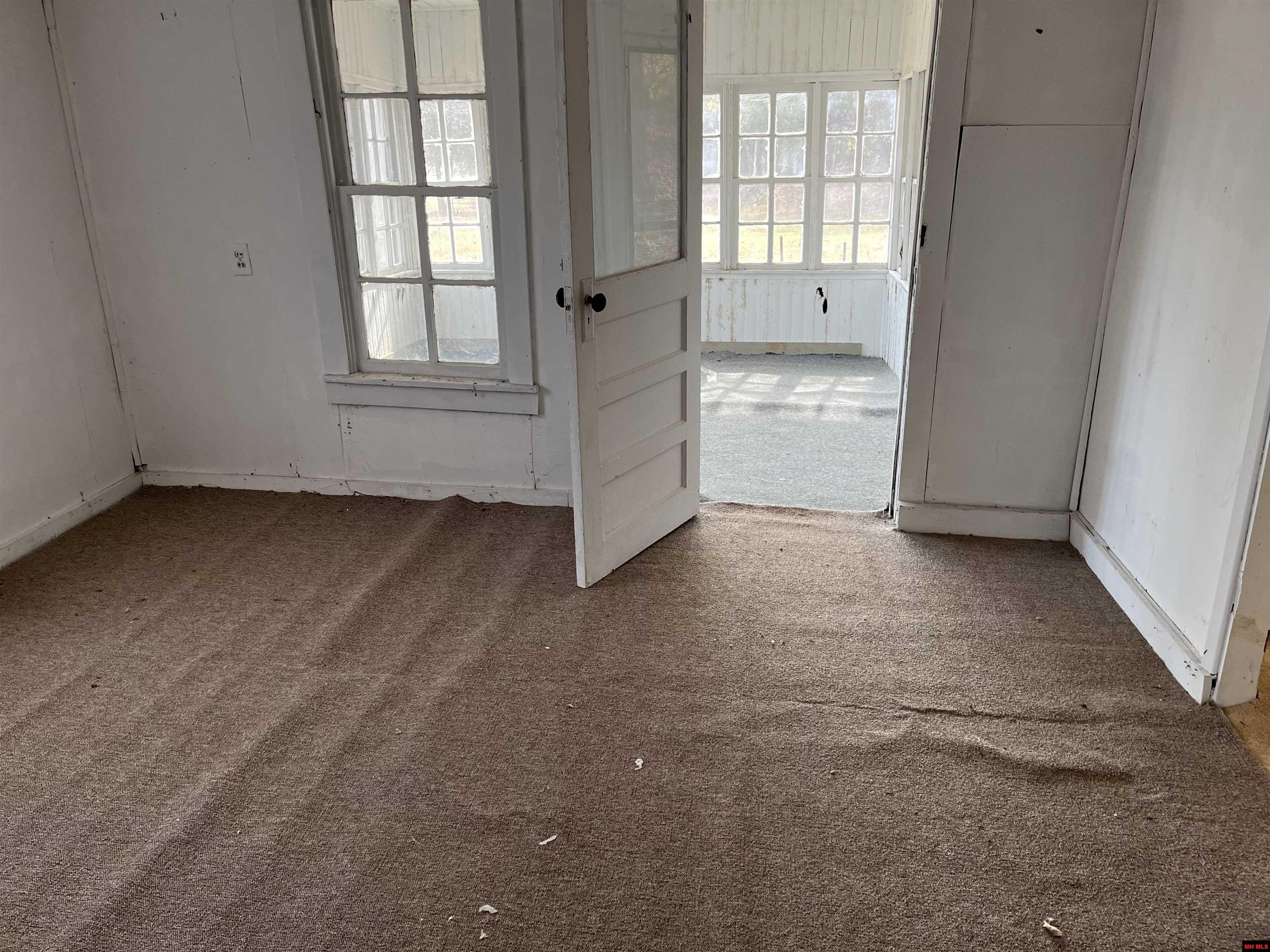 312 W 5TH STREET Yellville, AR