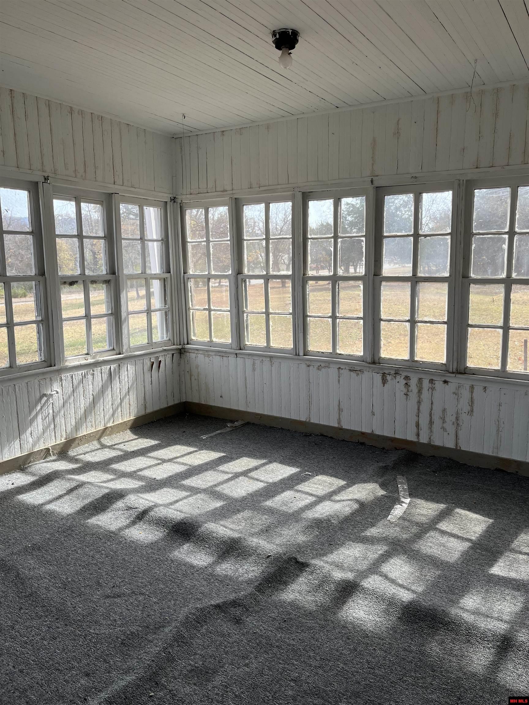 312 W 5TH STREET Yellville, AR