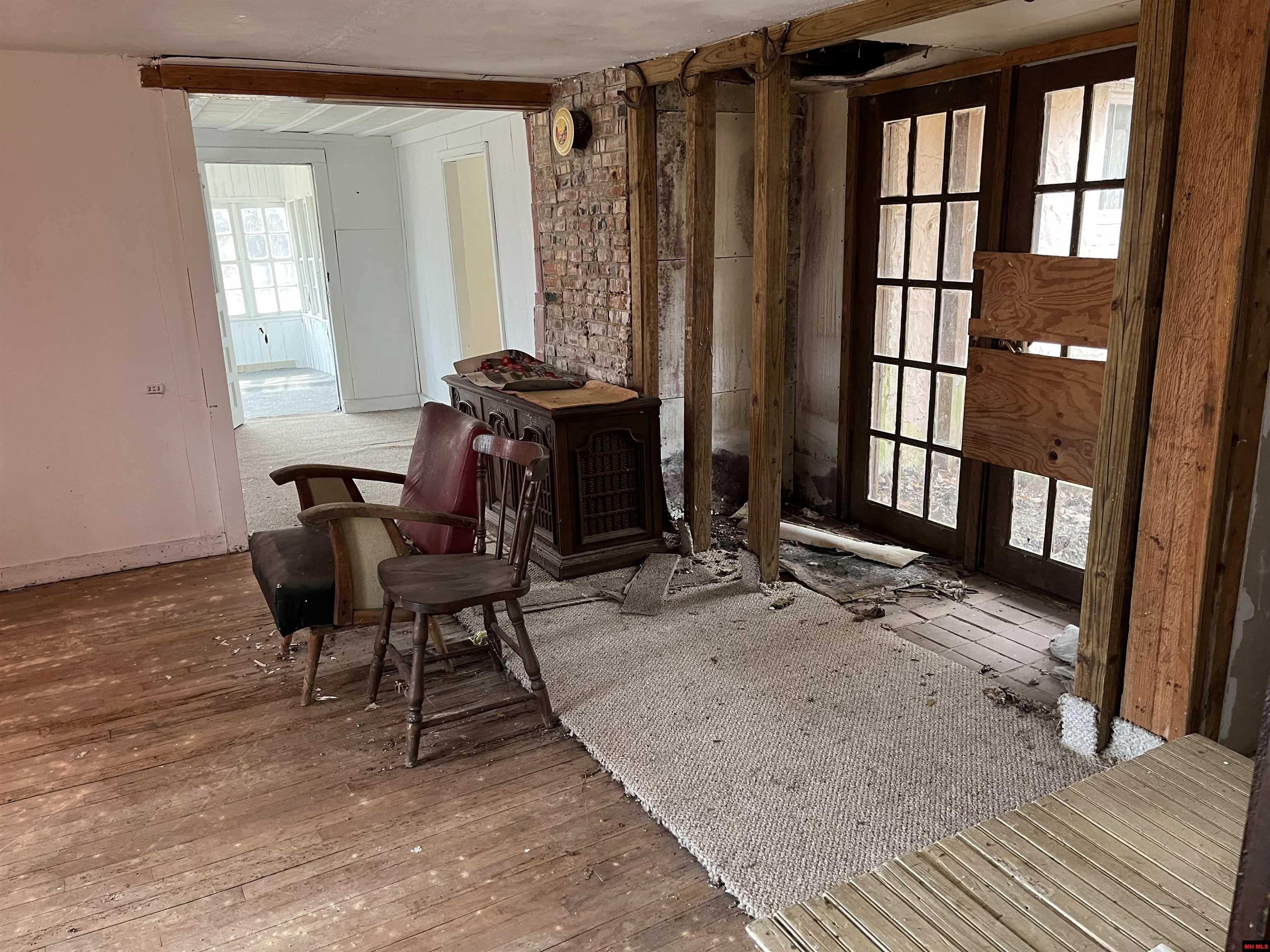 312 W 5TH STREET Yellville, AR