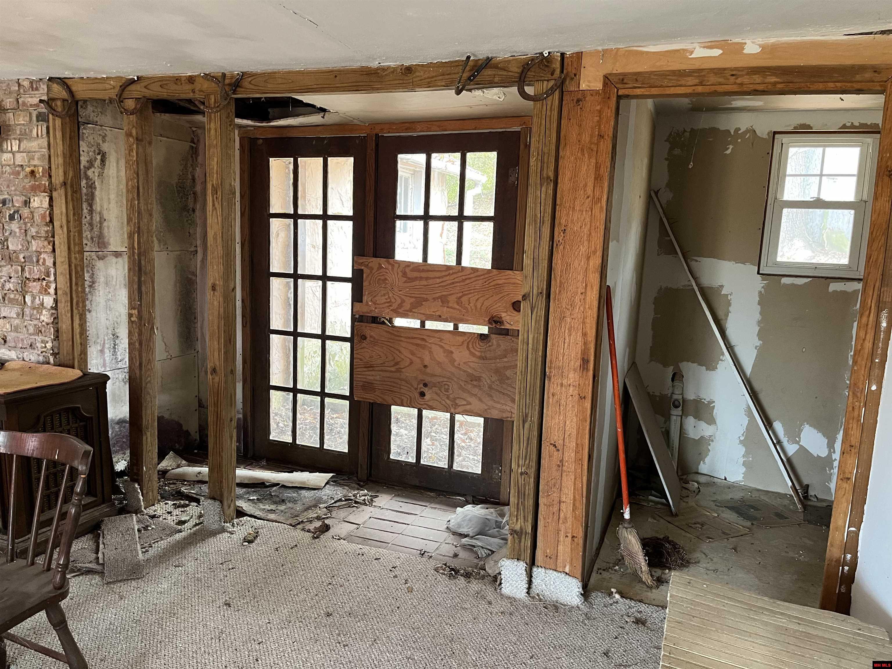 312 W 5TH STREET Yellville, AR