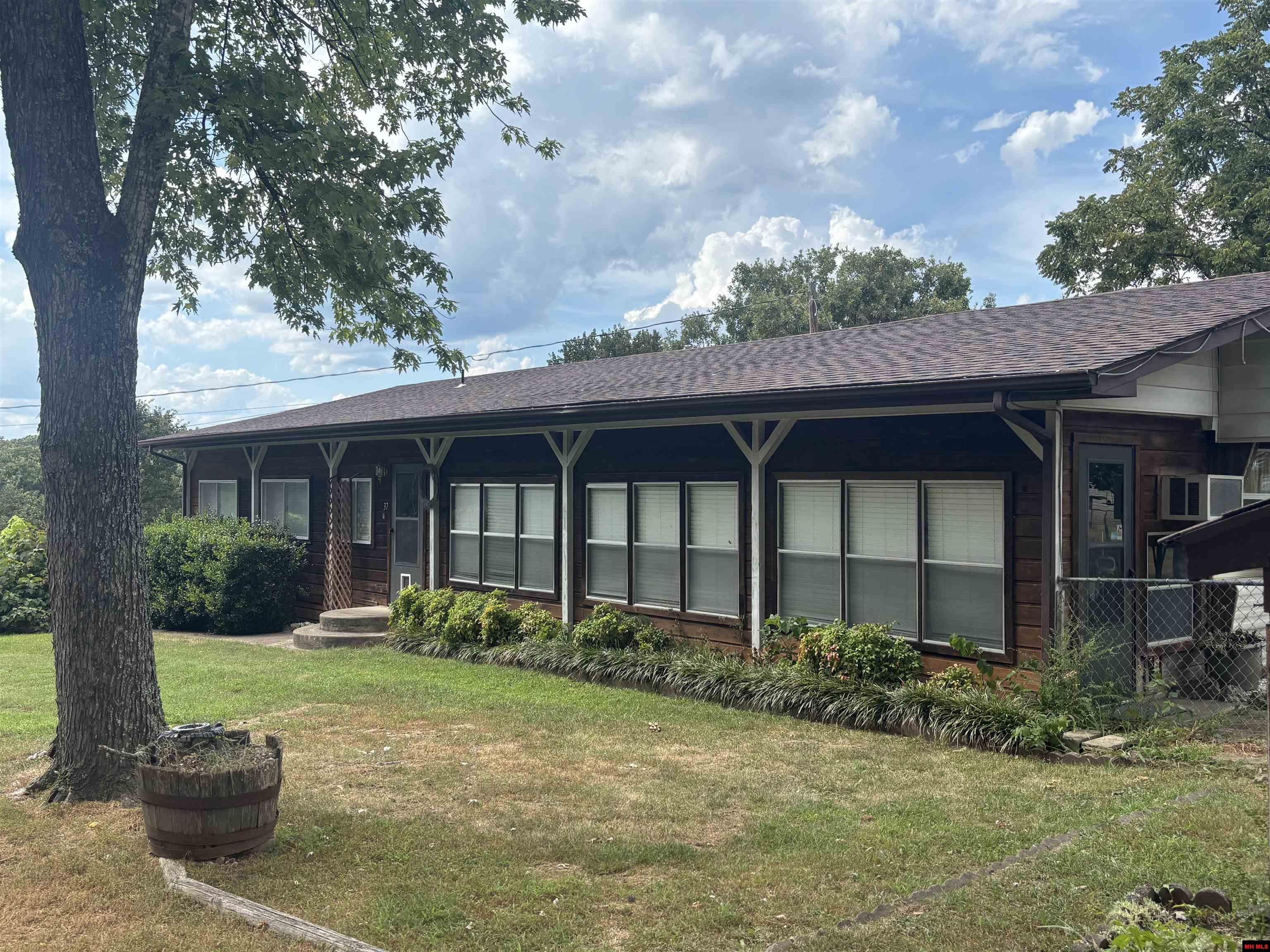 37 Private Road 1438