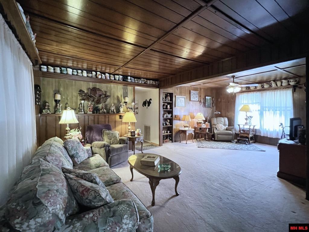 37 Private Road 1438