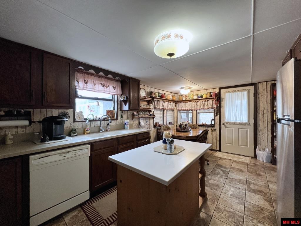 37 Private Road 1438