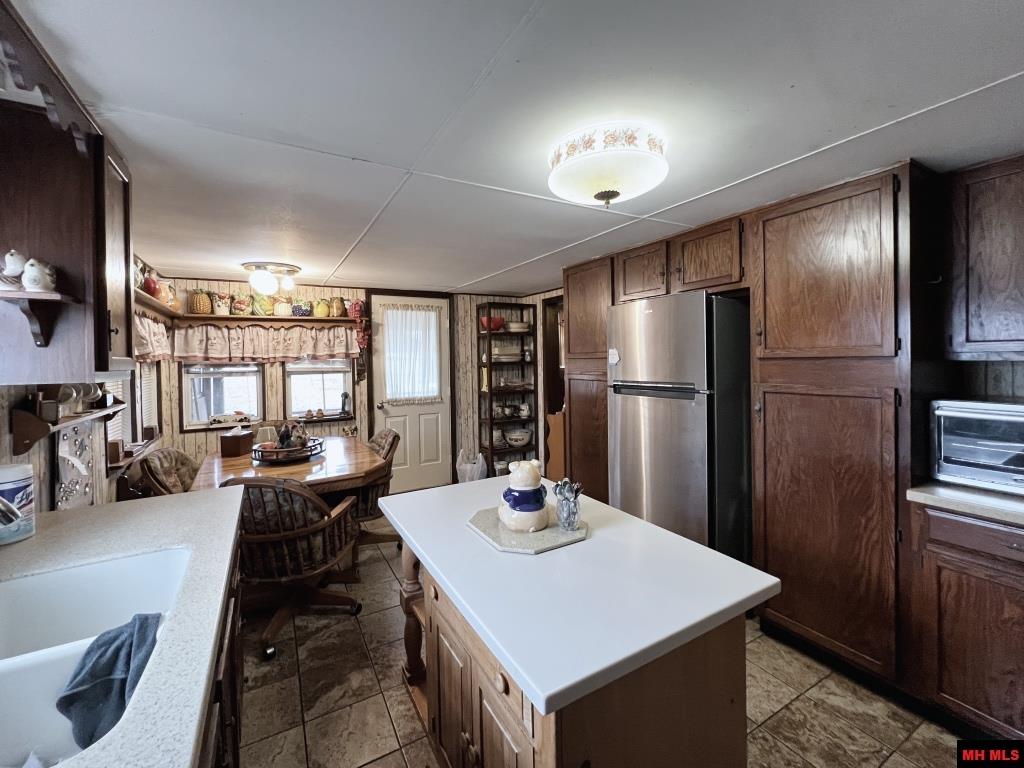 37 Private Road 1438