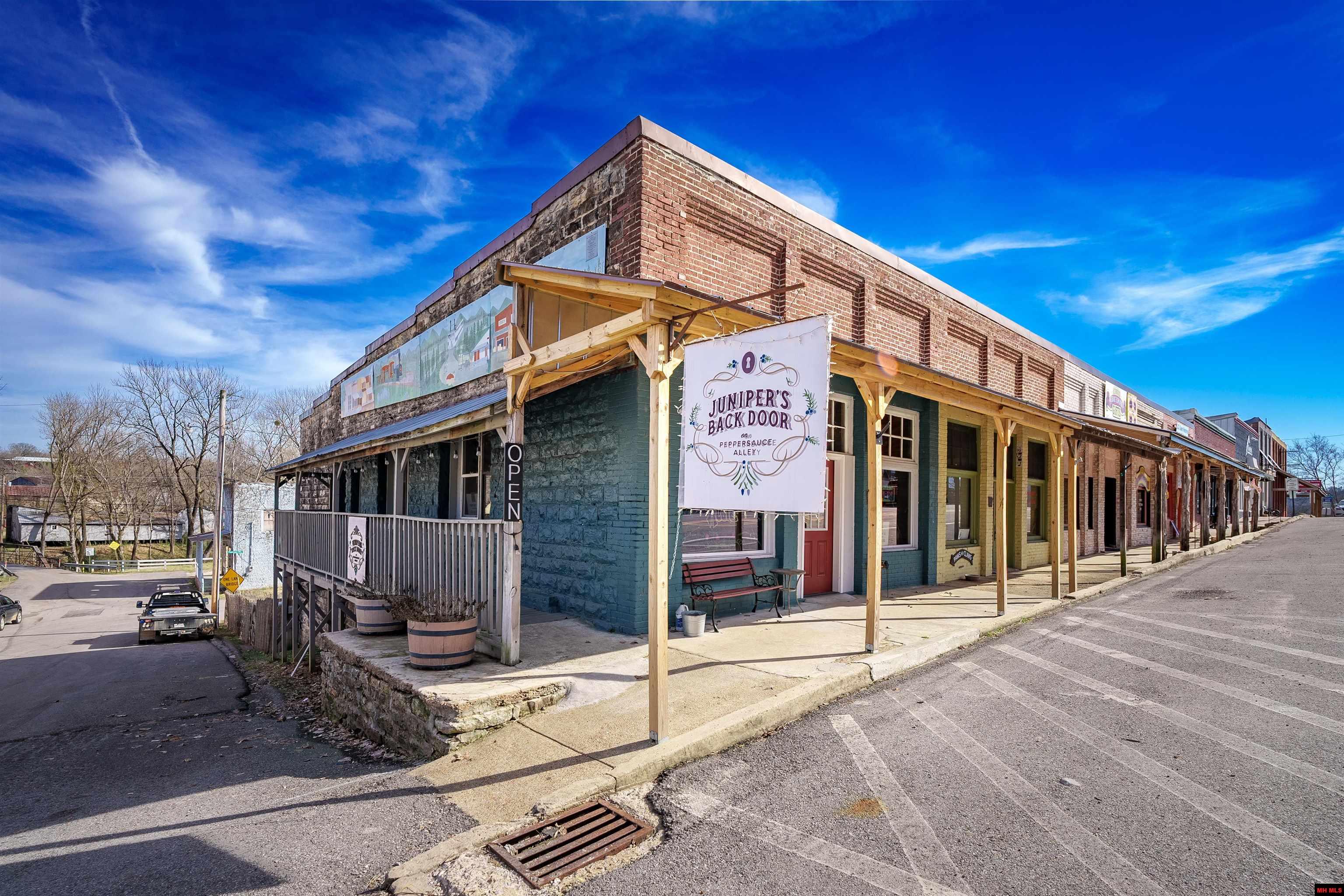 131 MAIN STREET | Calico Rock, AR