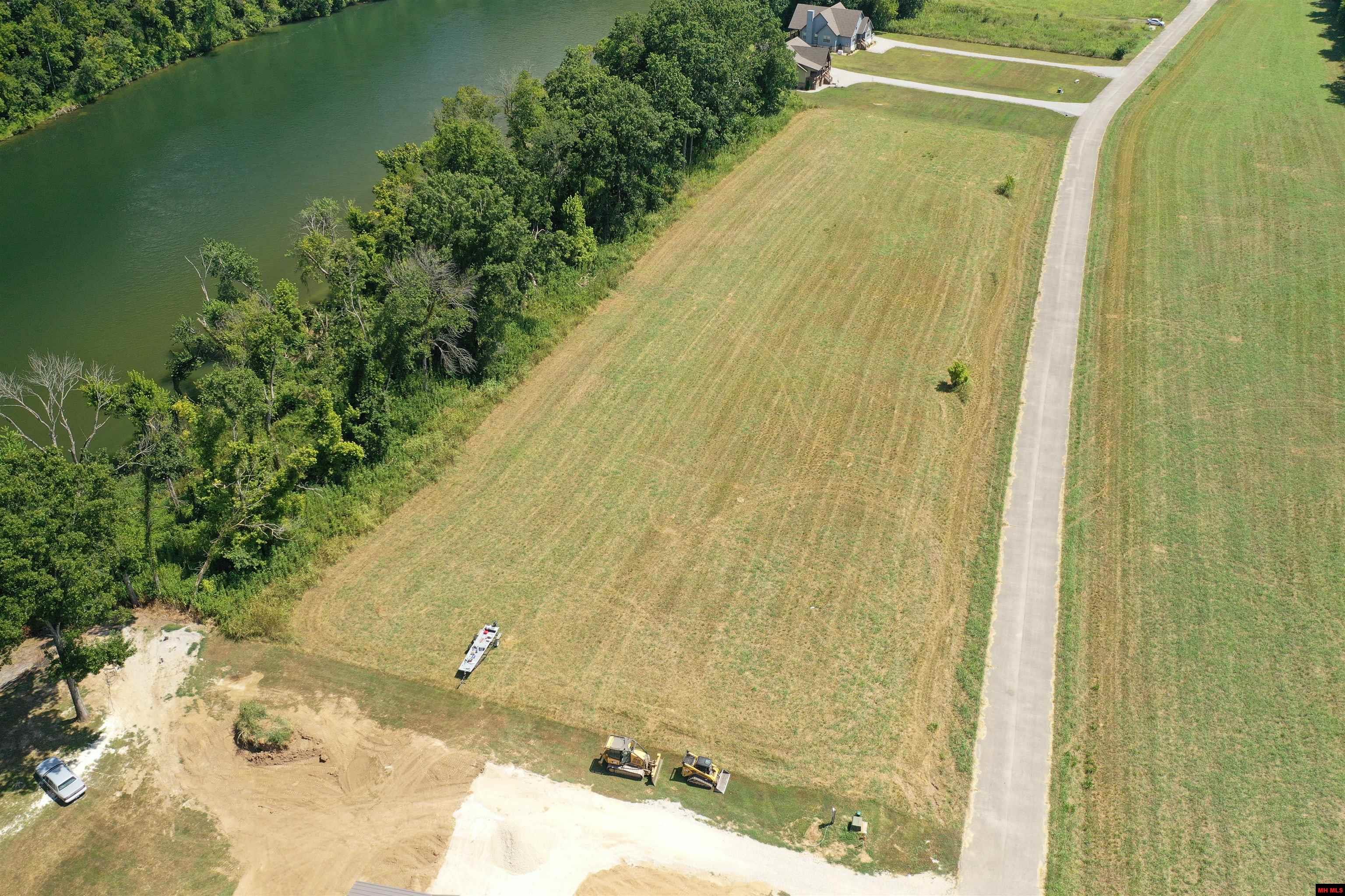 002-11244-036 Travis Terrace