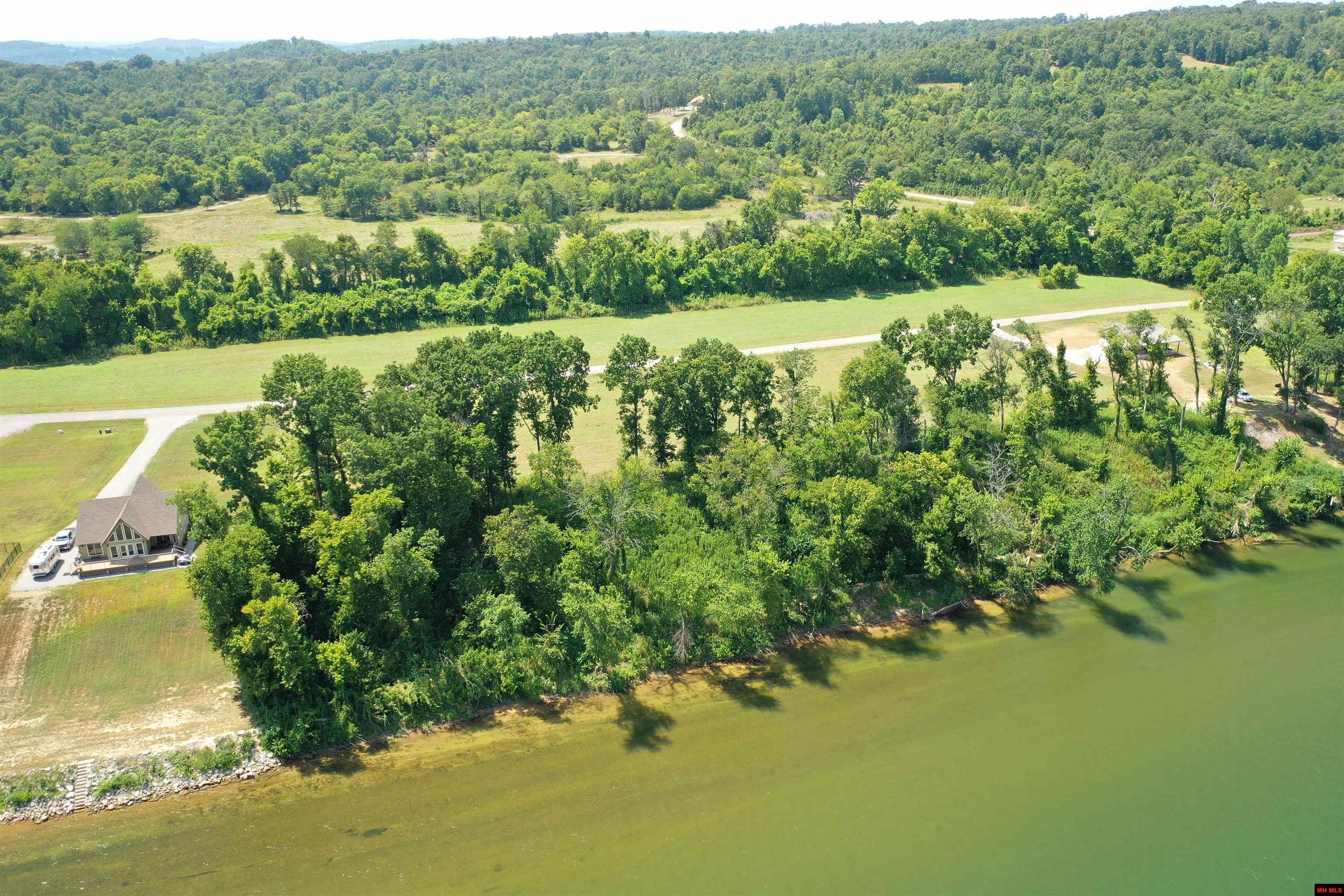 002-11244-036 Travis Terrace