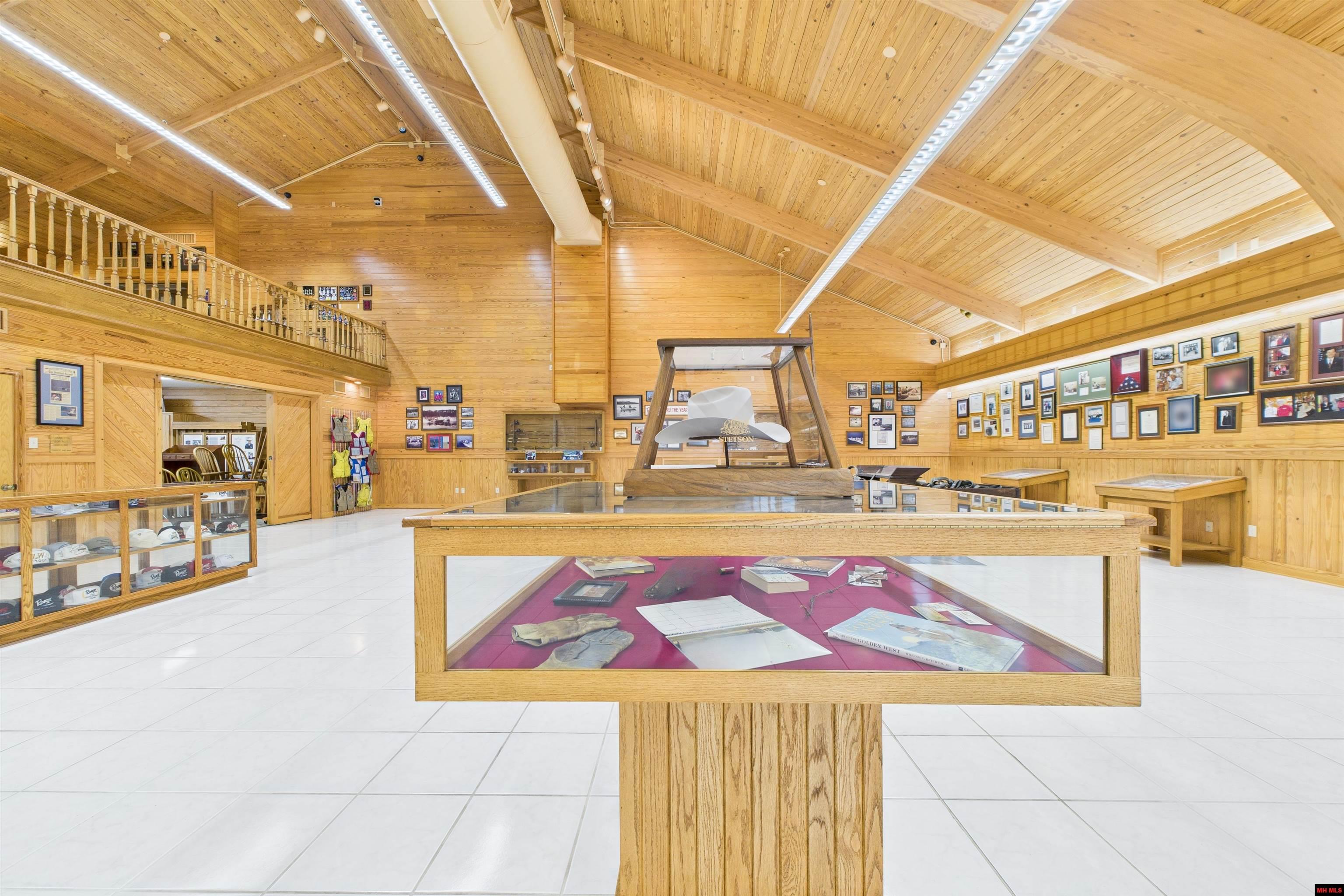 25 AIRPORT ROAD Flippin, AR