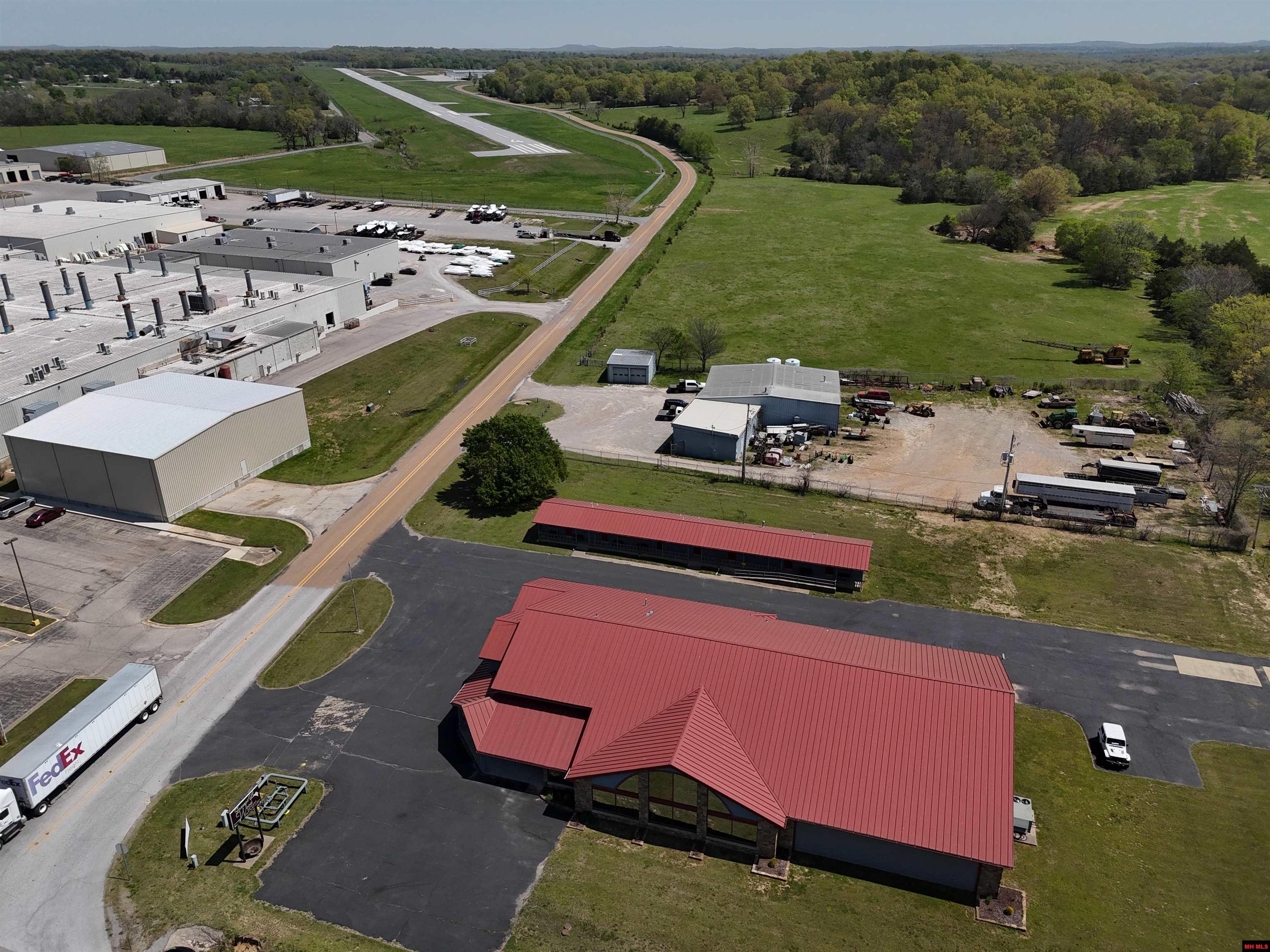 25 AIRPORT ROAD Flippin, AR