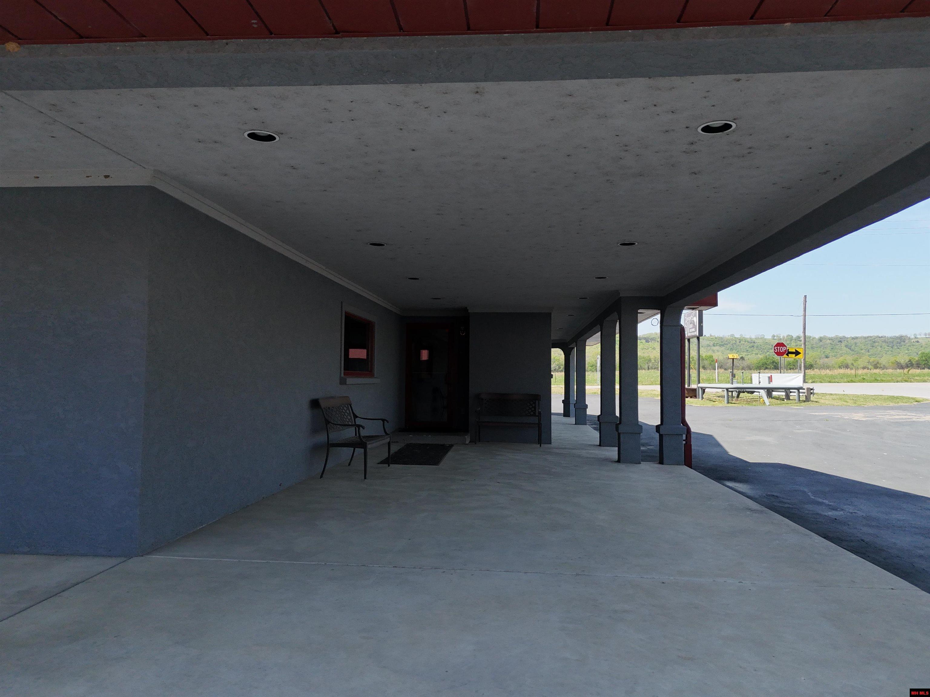 25 AIRPORT ROAD Flippin, AR