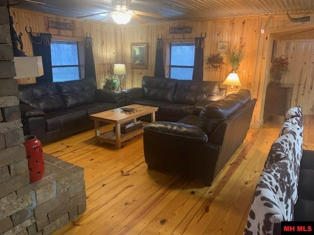 237/236 Pride & Joy Lane