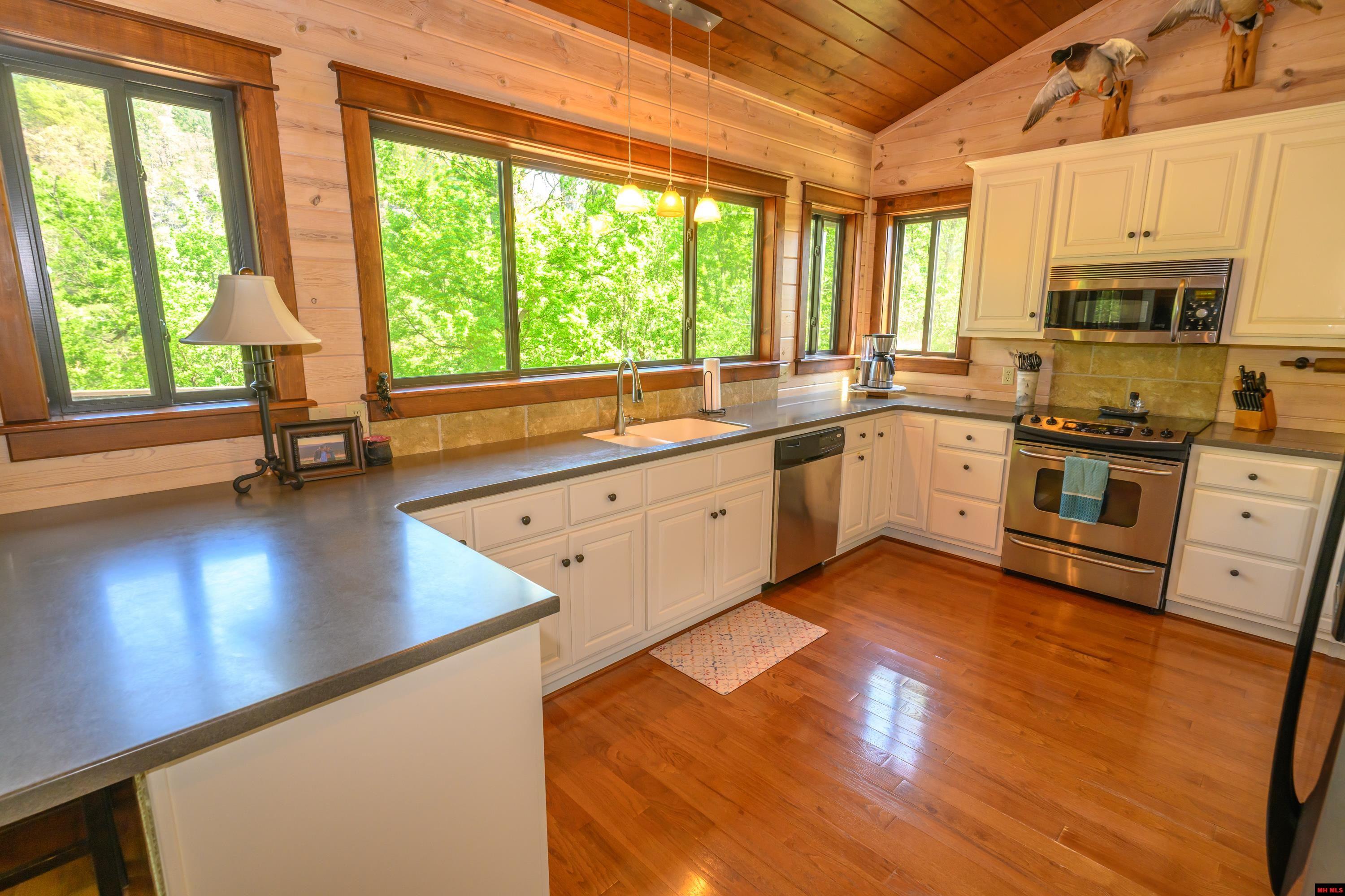 349 MCPHEARSON TERRACE Norfork, AR