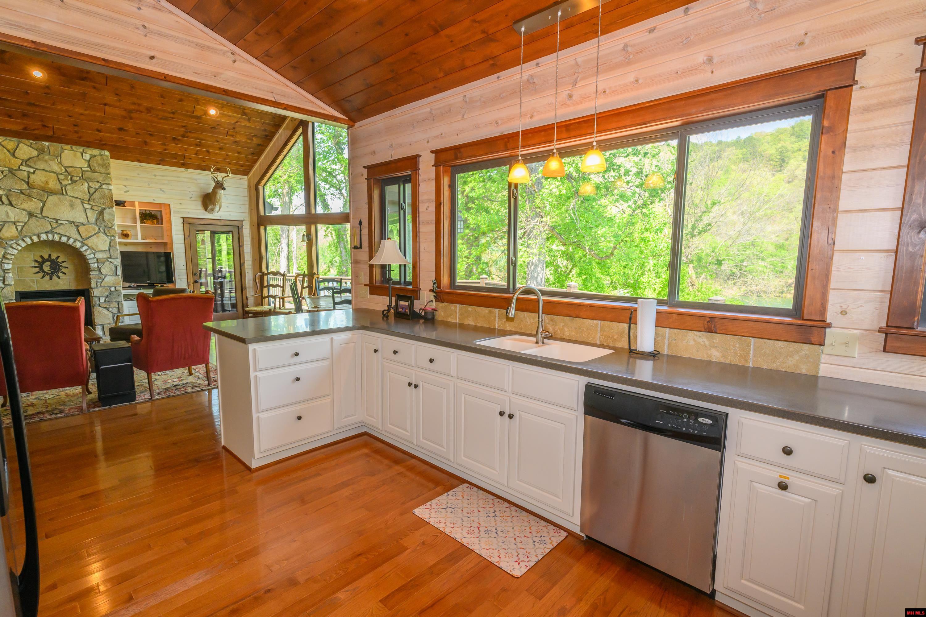 349 MCPHEARSON TERRACE Norfork, AR