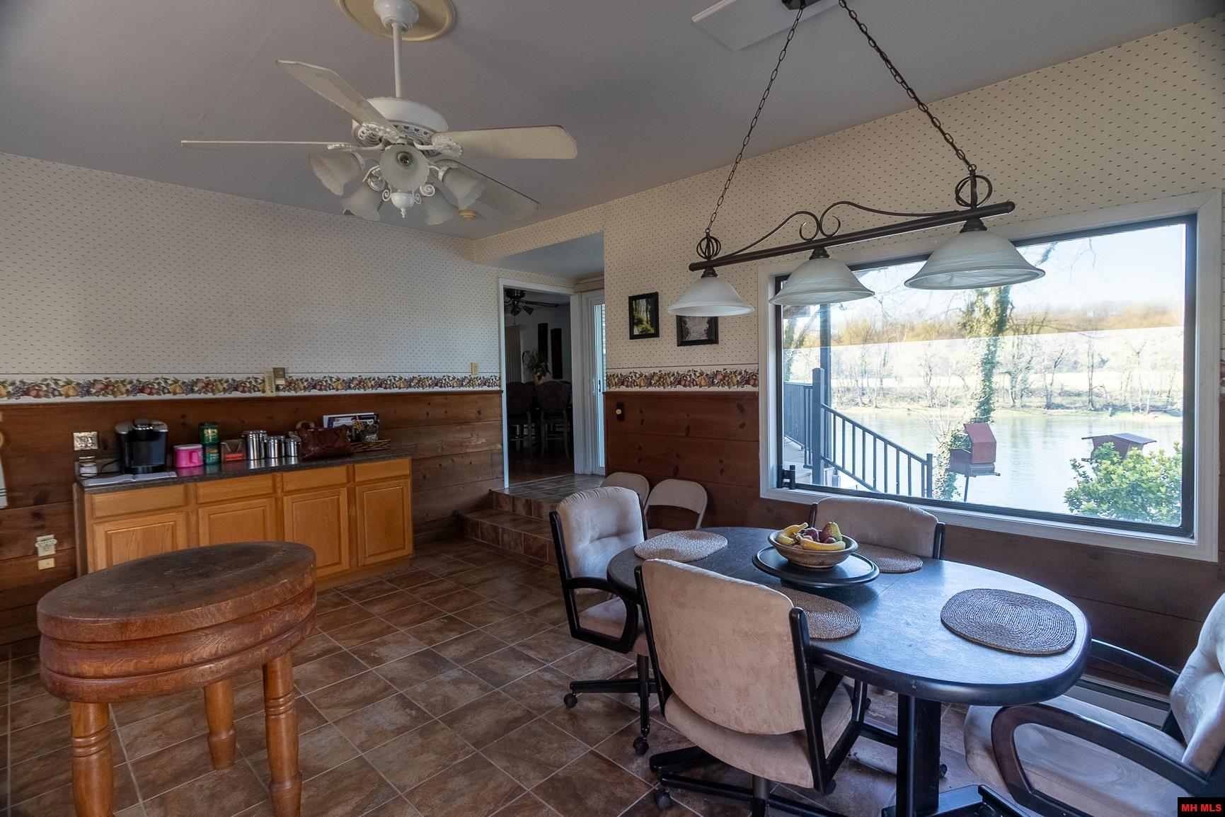 656 Valley Airport Drive