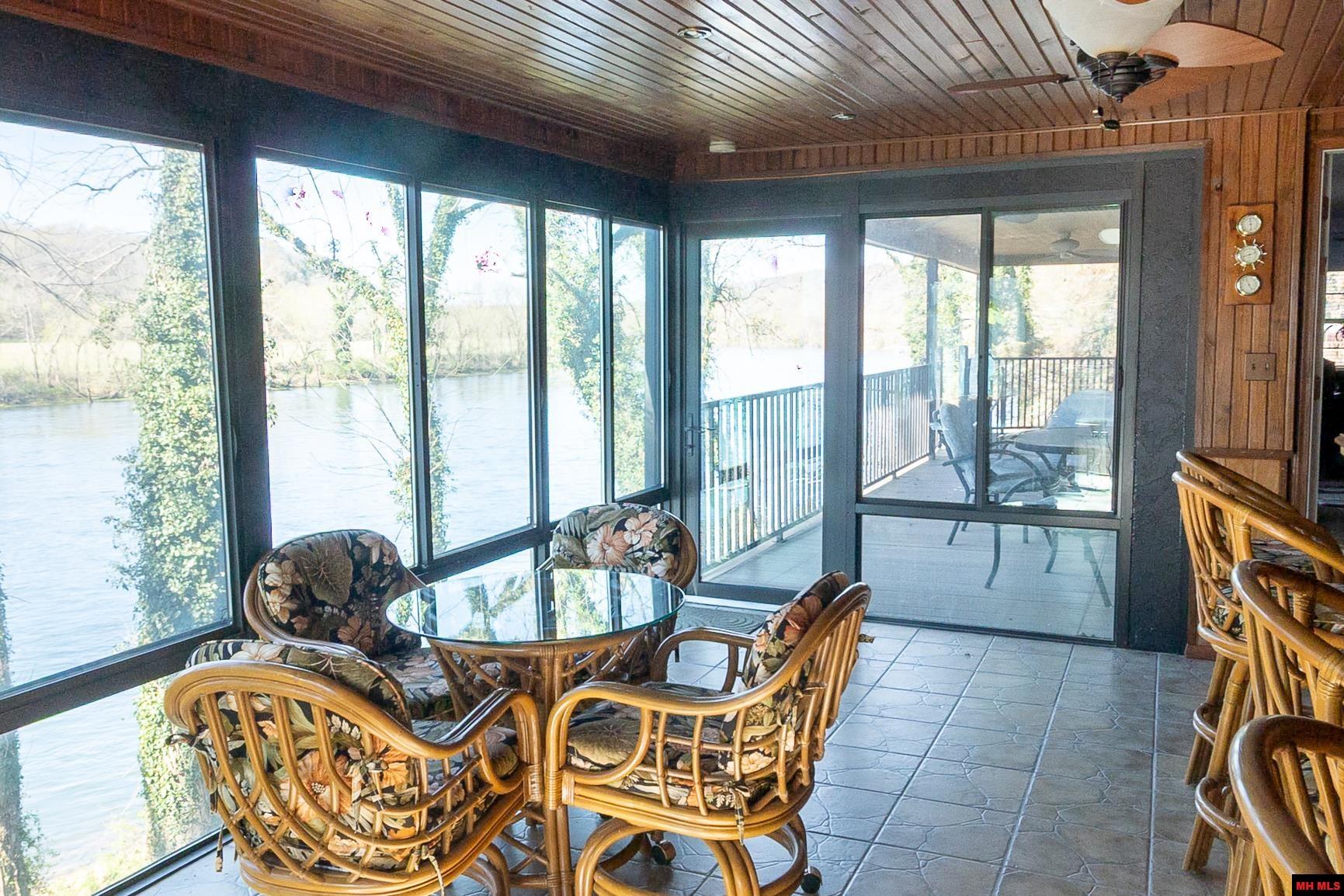 656 Valley Airport Drive