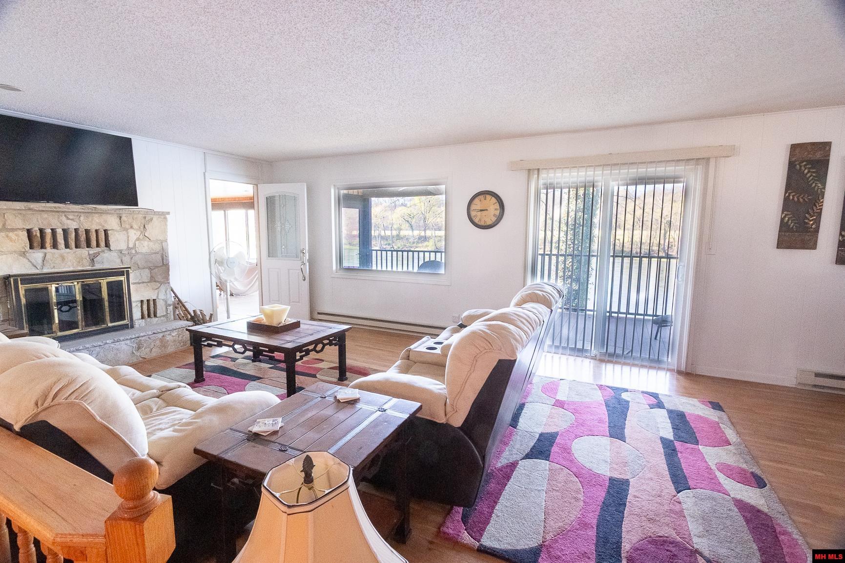 656 Valley Airport Drive