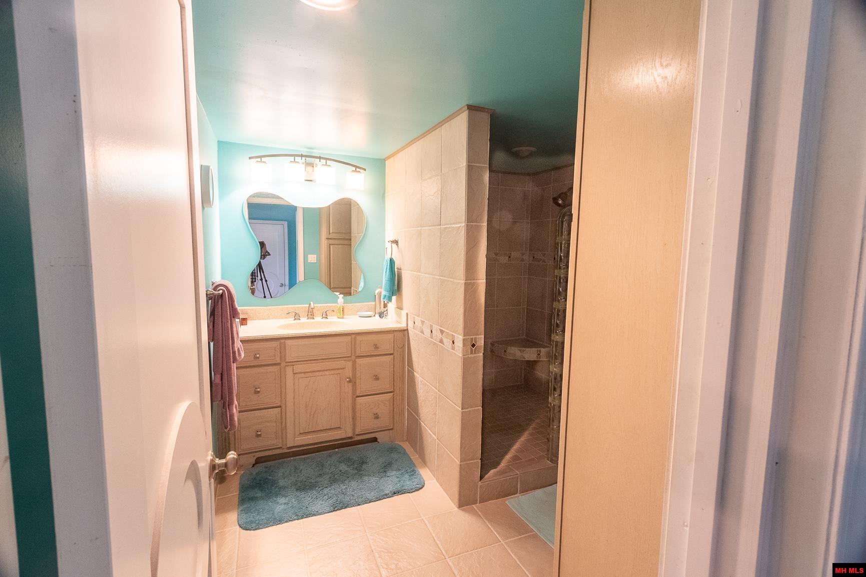 656 Valley Airport Drive