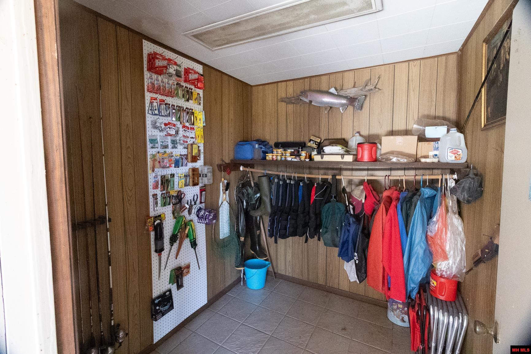 656 Valley Airport Drive