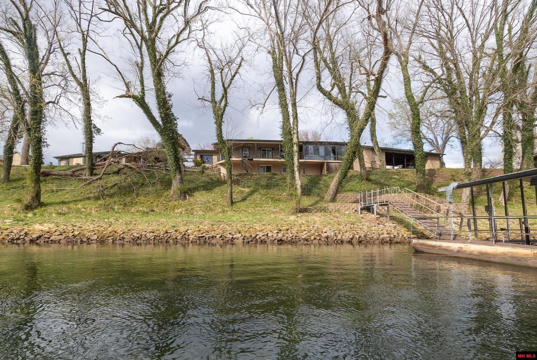 656 Valley Airport Drive