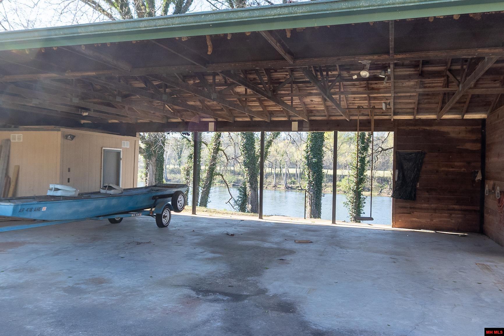 656 Valley Airport Drive