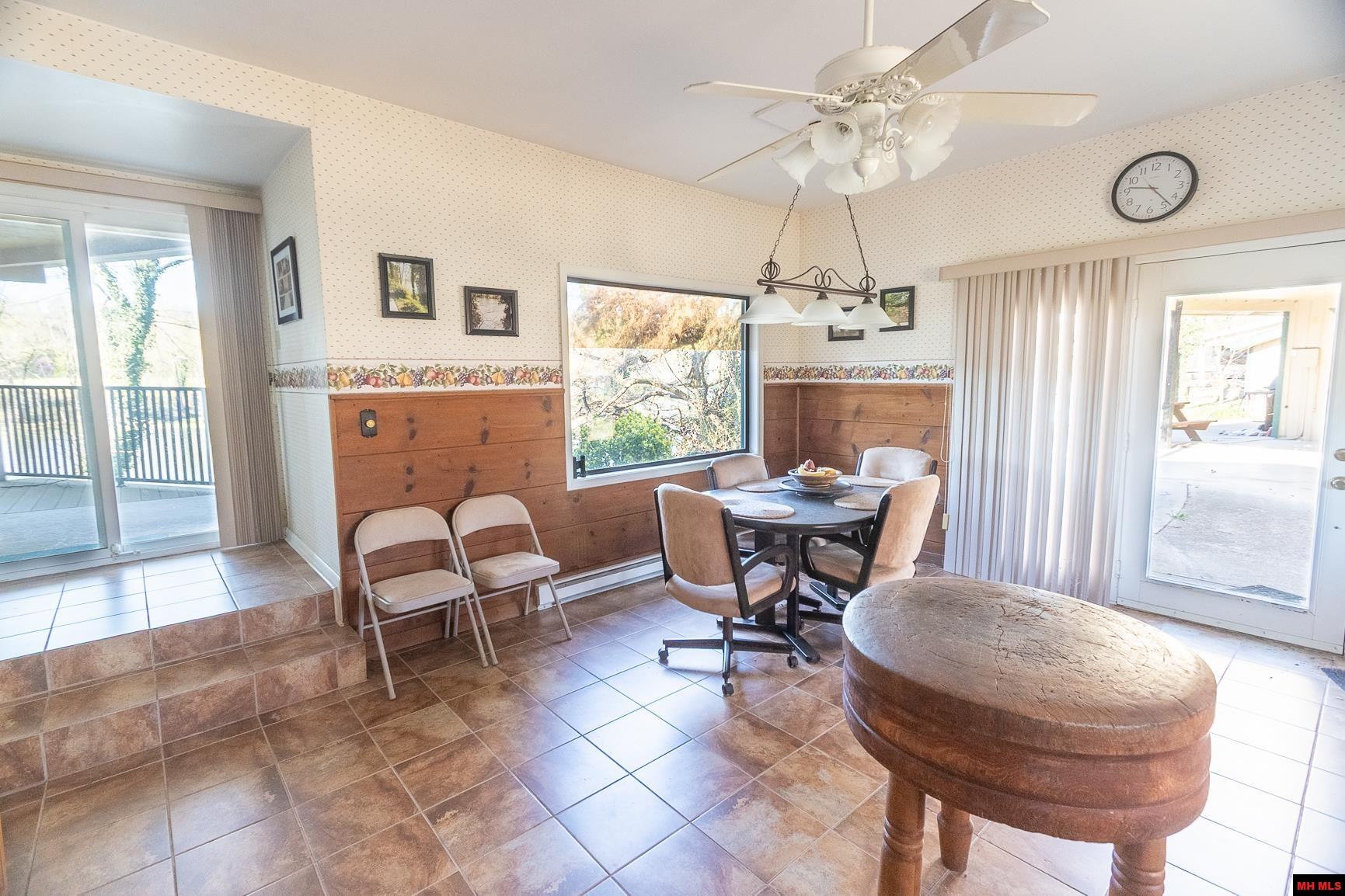 656 Valley Airport Drive