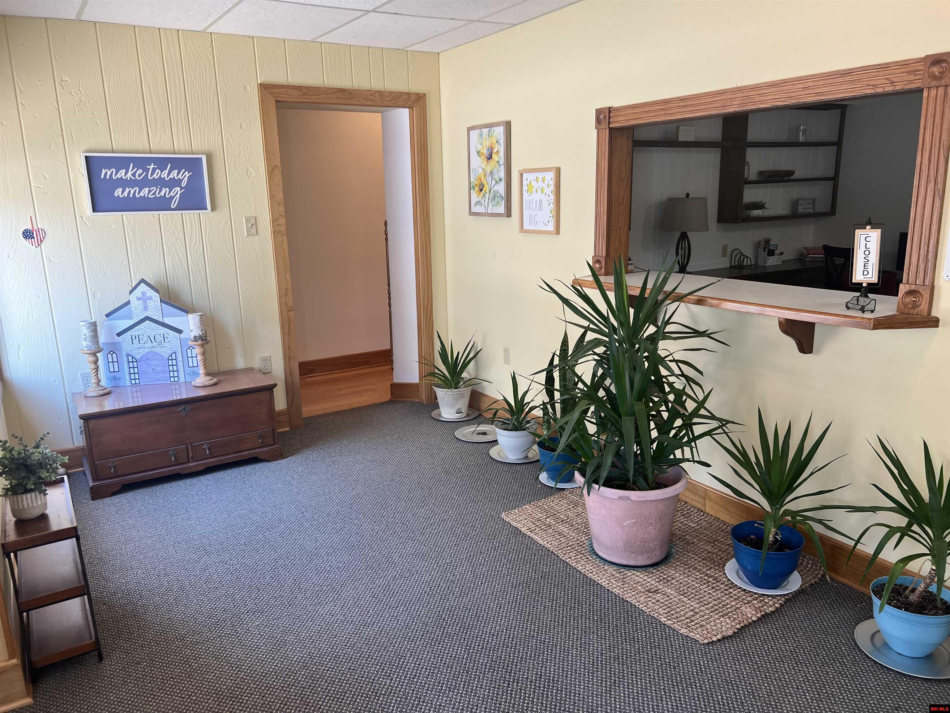 207 & 211 E Old Main Street