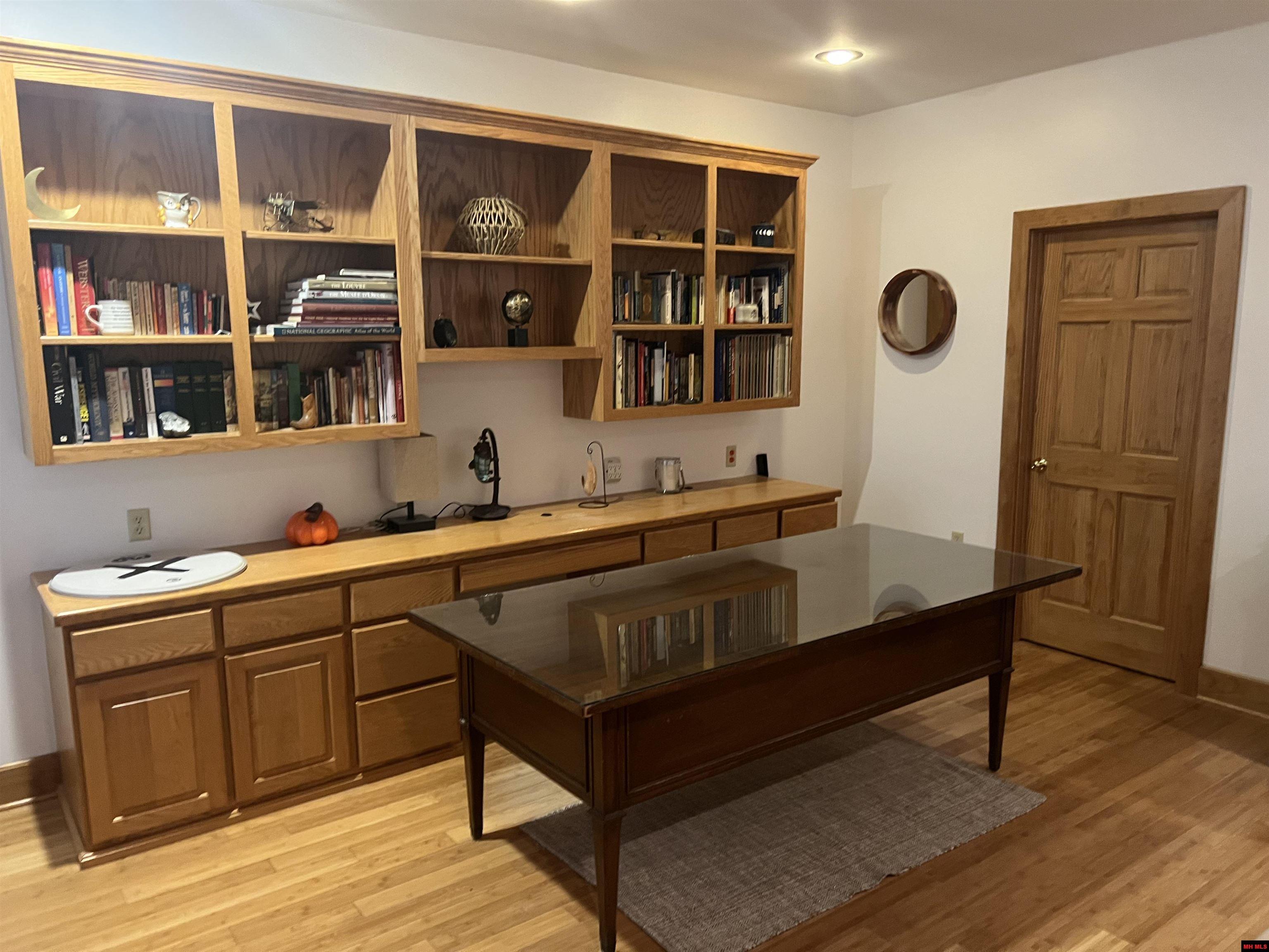 207 & 211 E Old Main Street