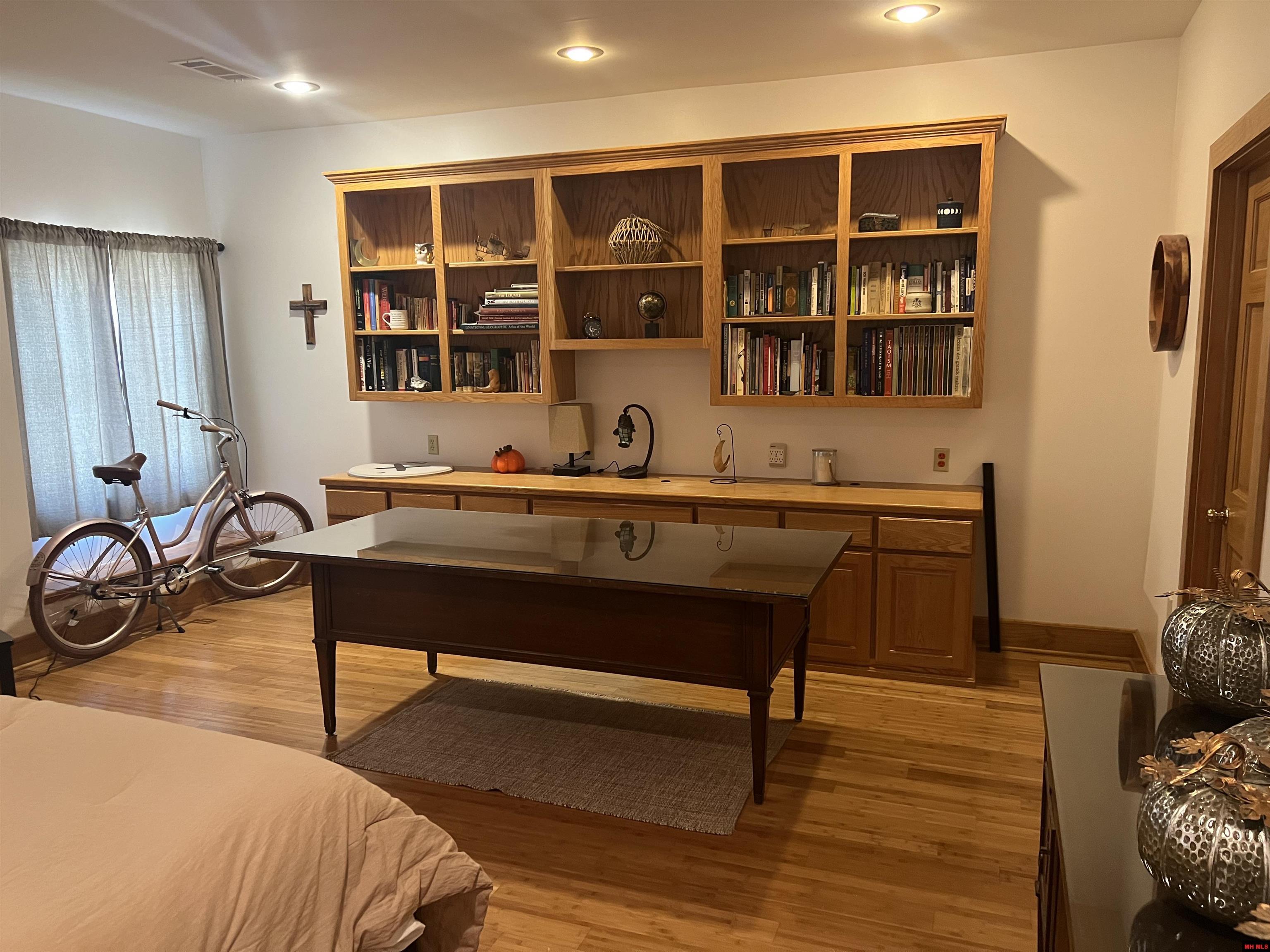 207 & 211 E Old Main Street