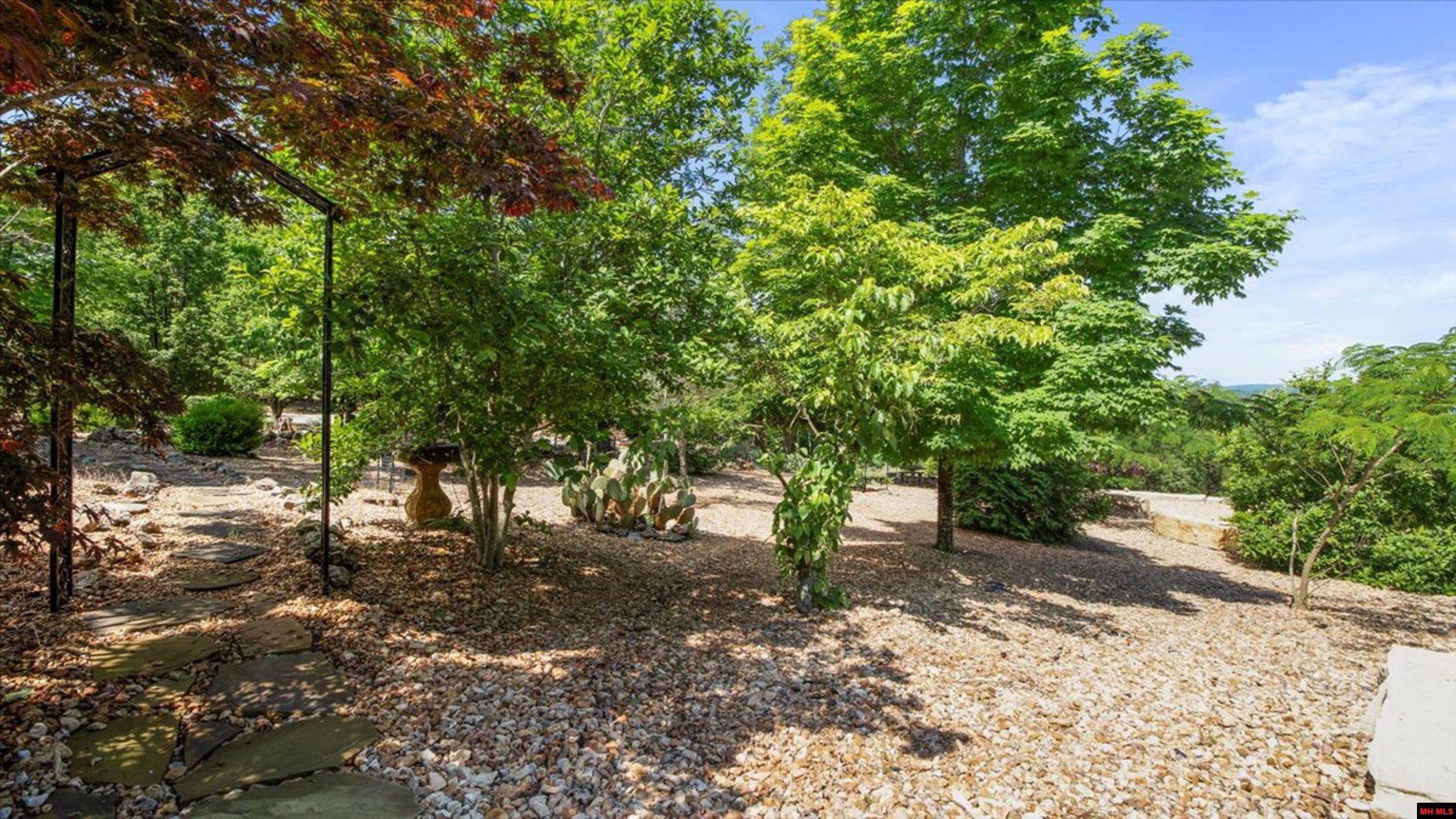 85 MC 142 Oakland, AR 72661