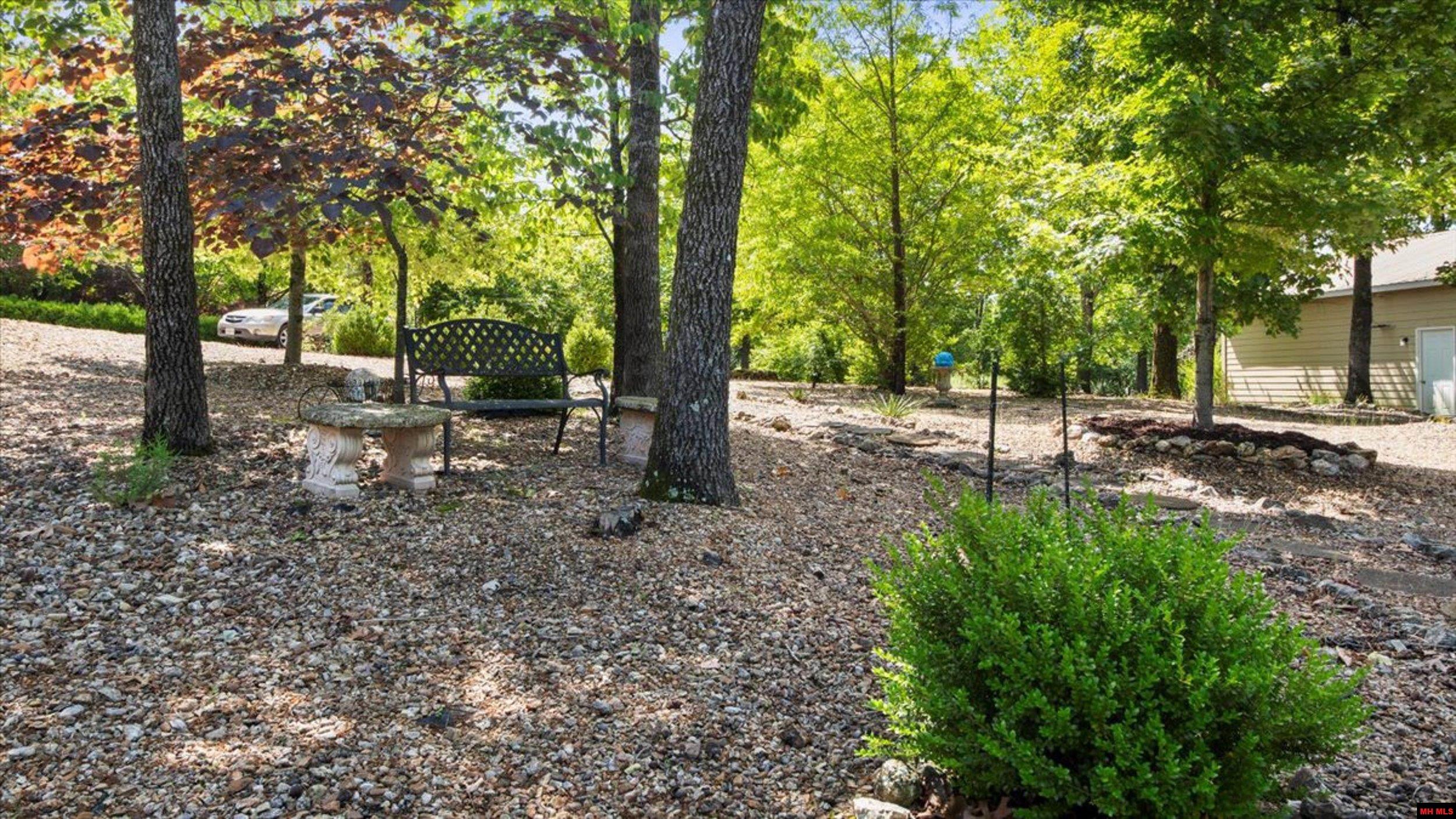 85 MC 142 Oakland, AR 72661