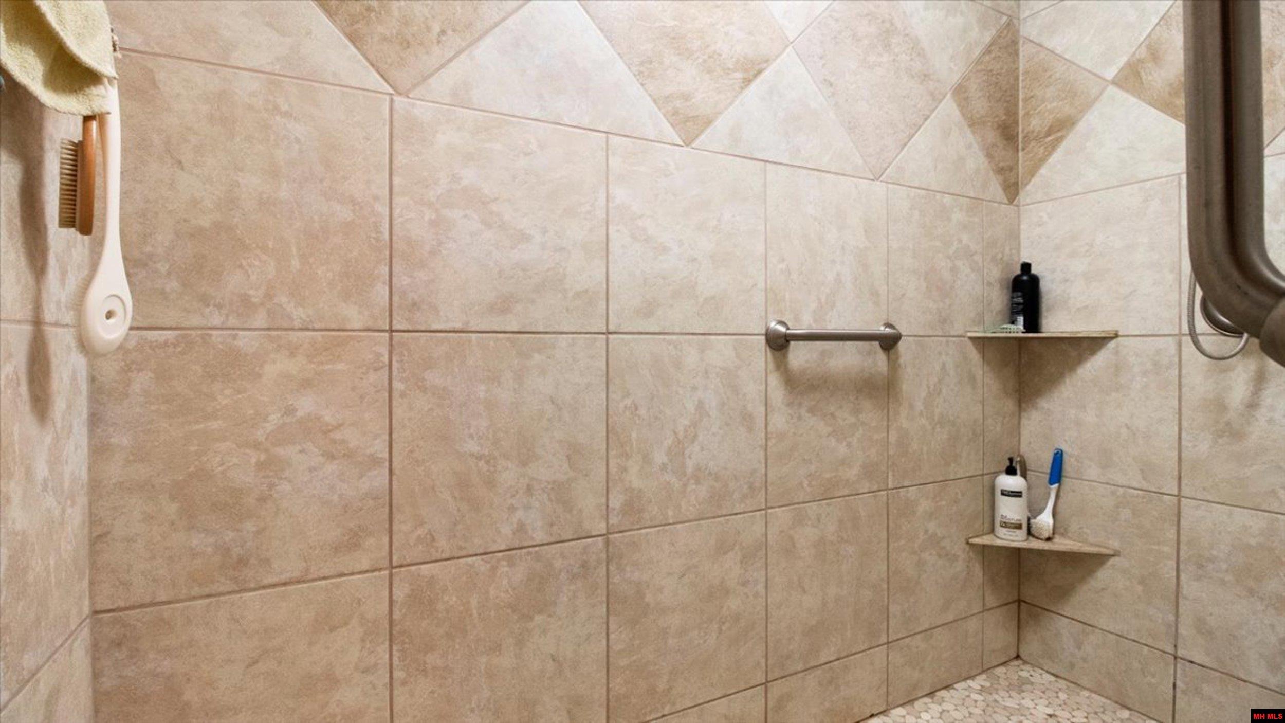 85 MC 142 Oakland, AR 72661