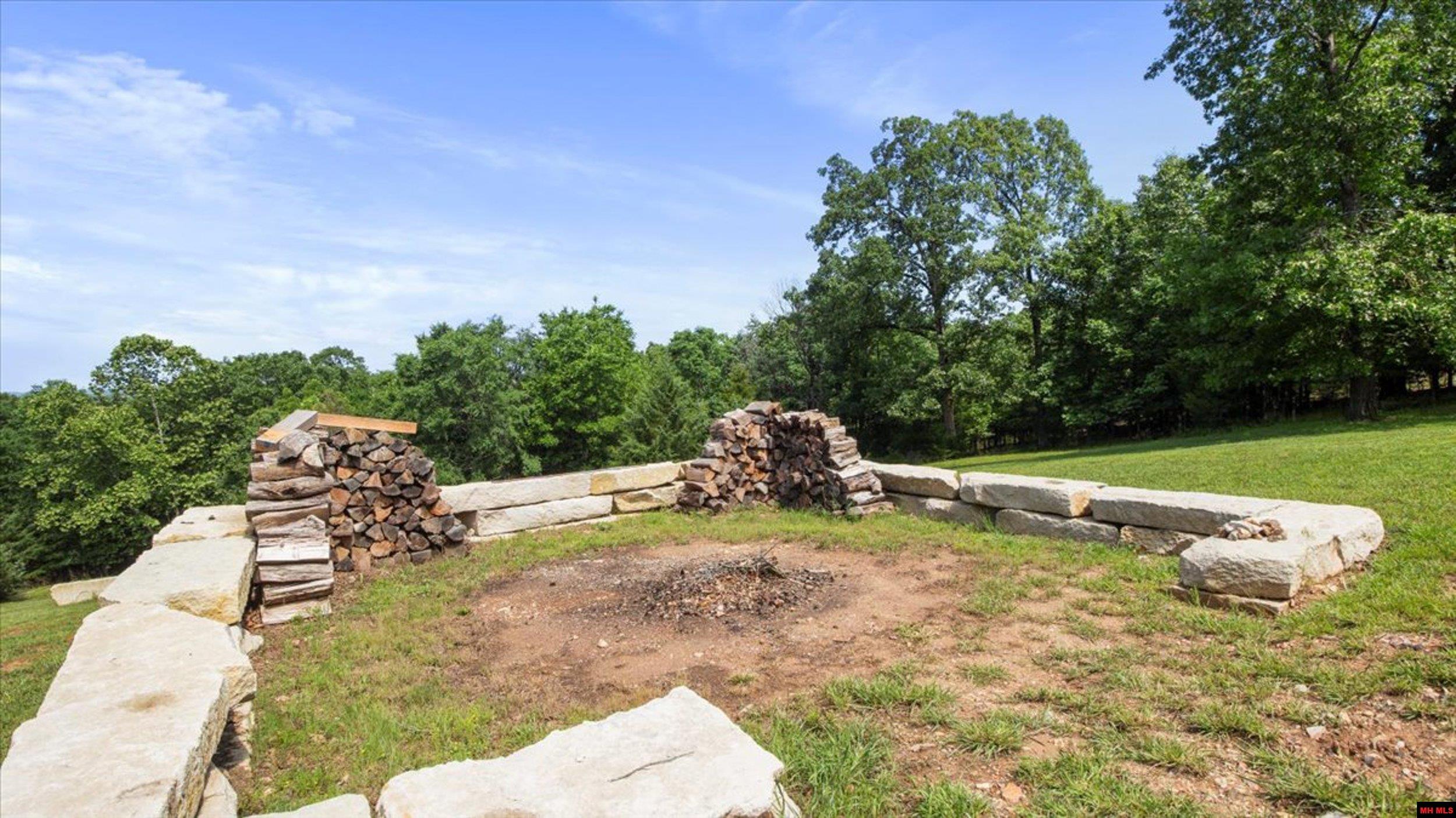 85 MC 142 Oakland, AR 72661