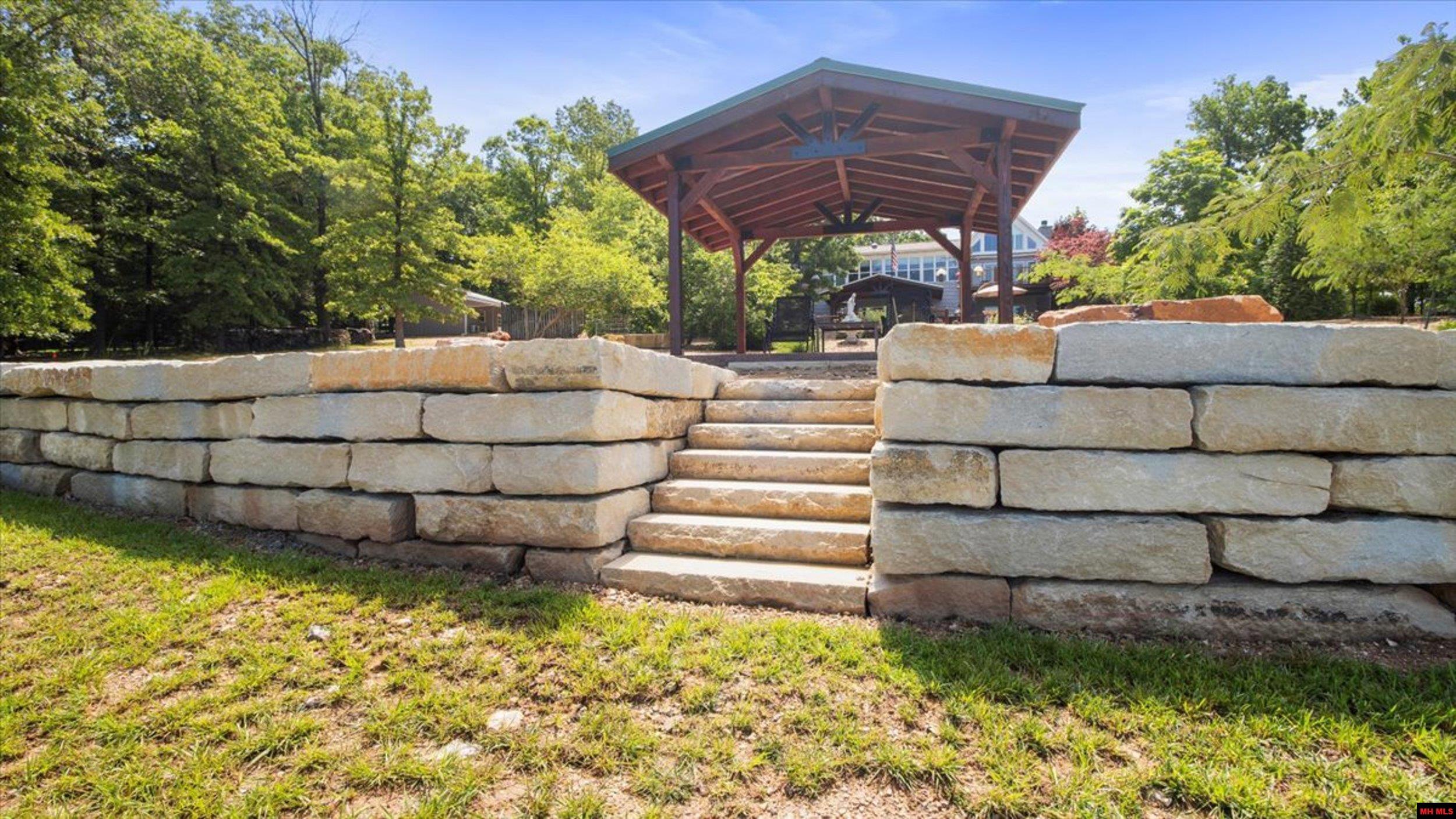 85 MC 142 Oakland, AR 72661