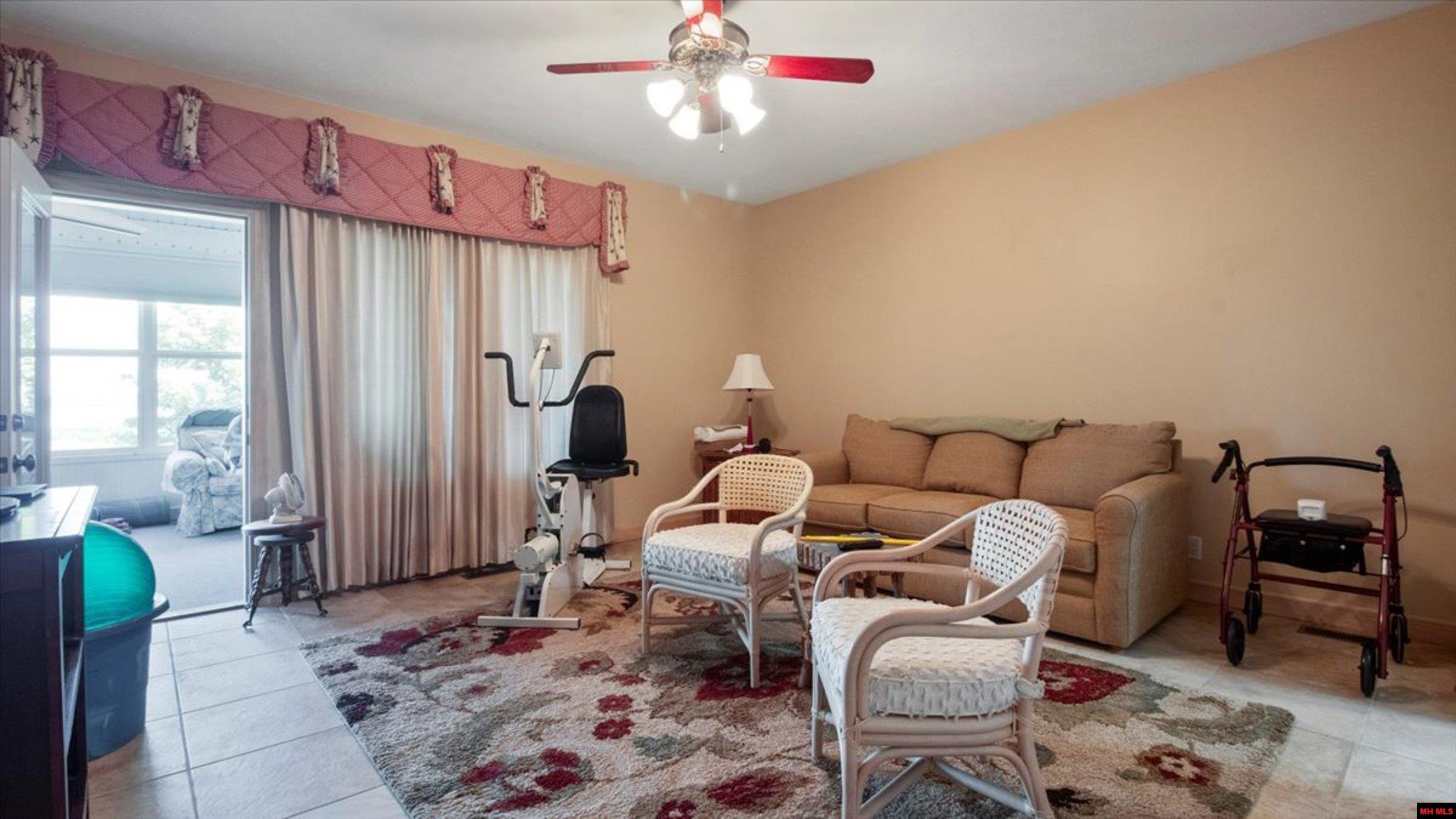 85 MC 142 Oakland, AR 72661