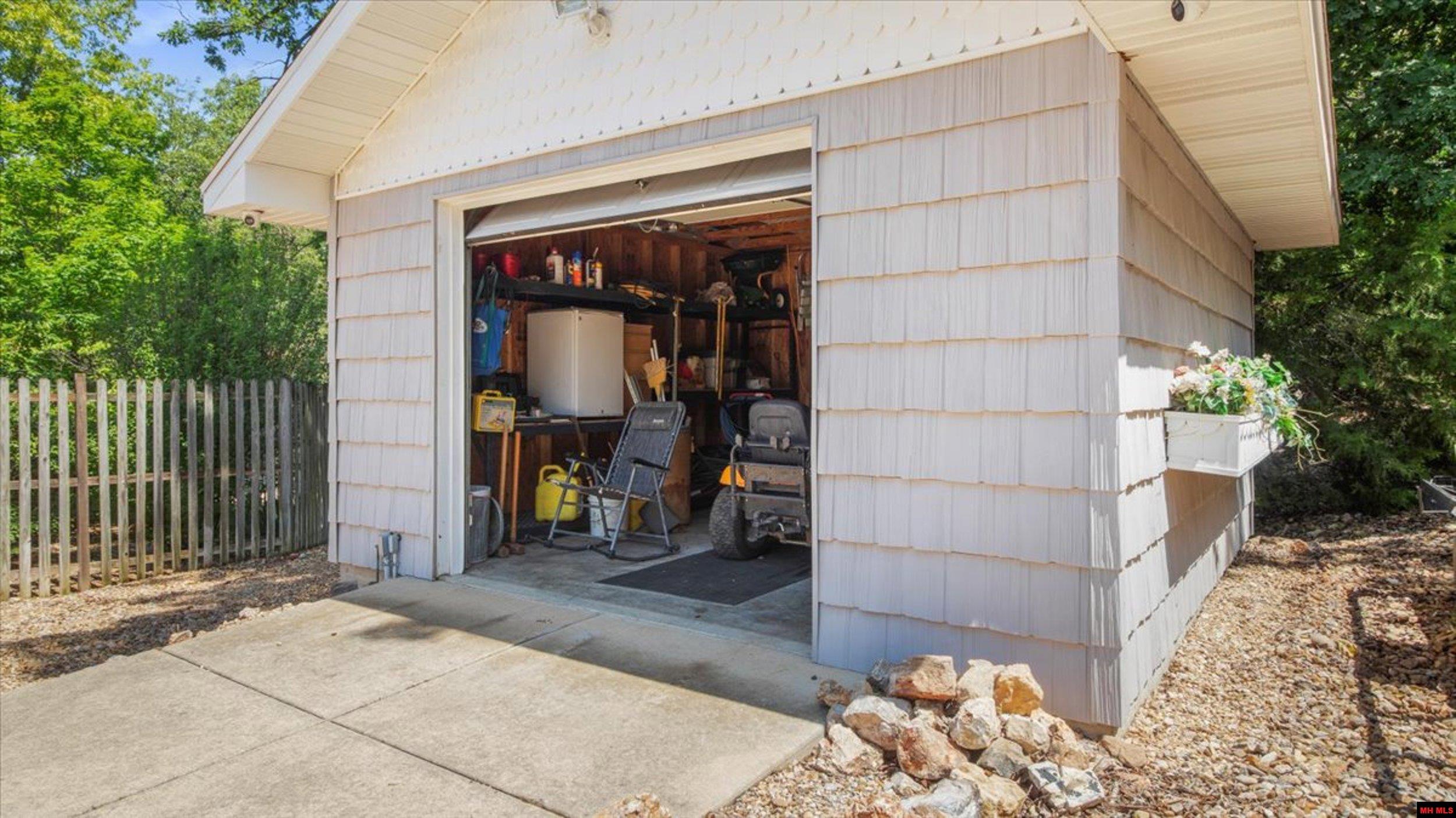 85 MC 142 Oakland, AR 72661