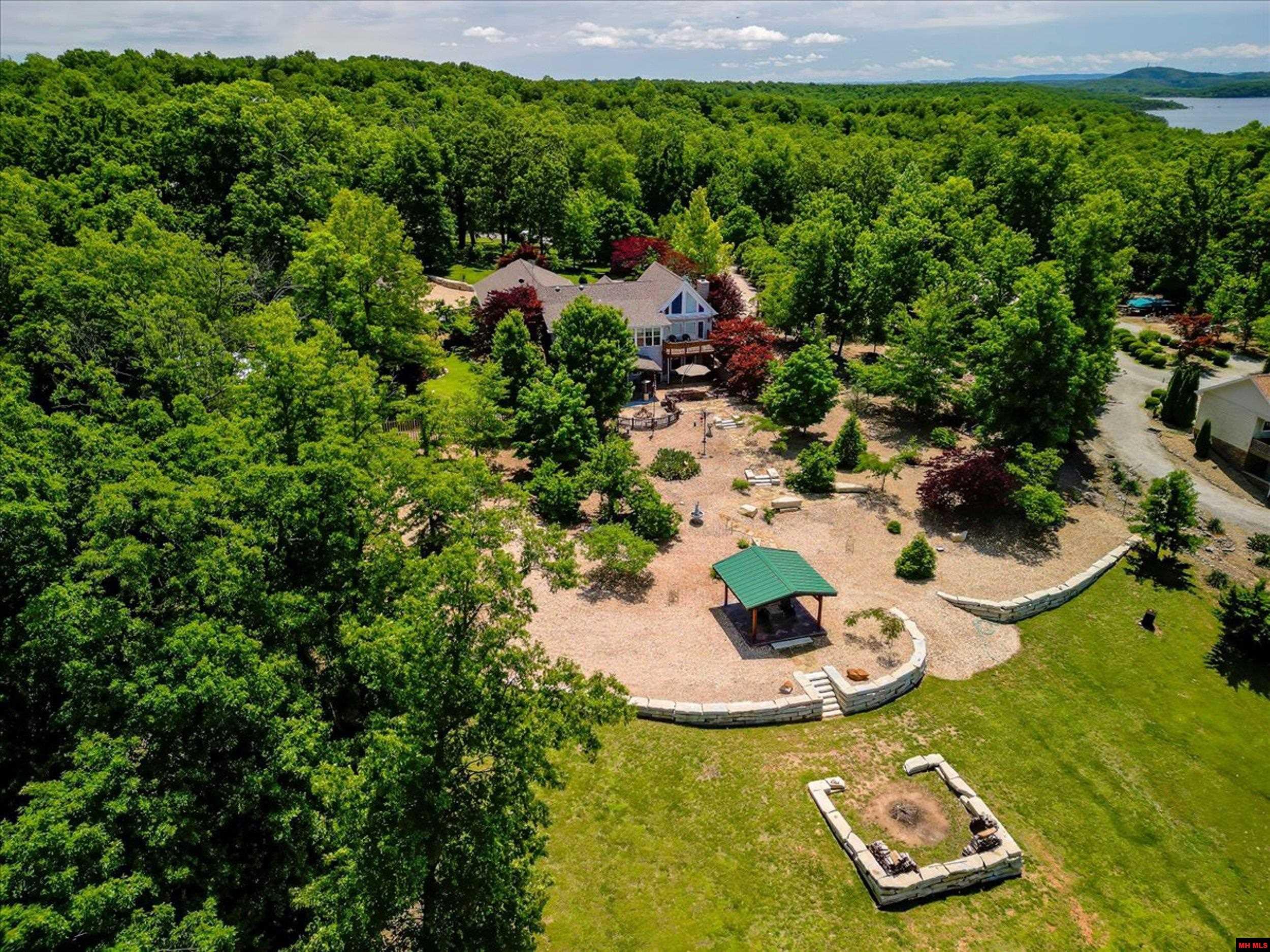 85 MC 142 Oakland, AR 72661