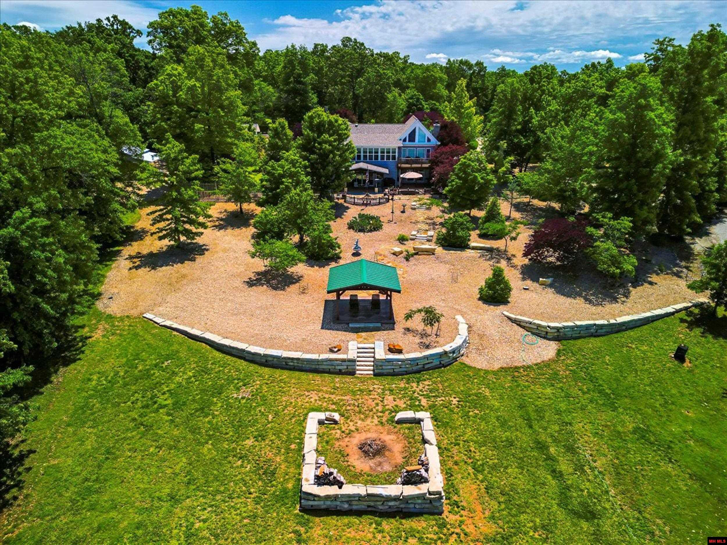 85 MC 142 Oakland, AR 72661