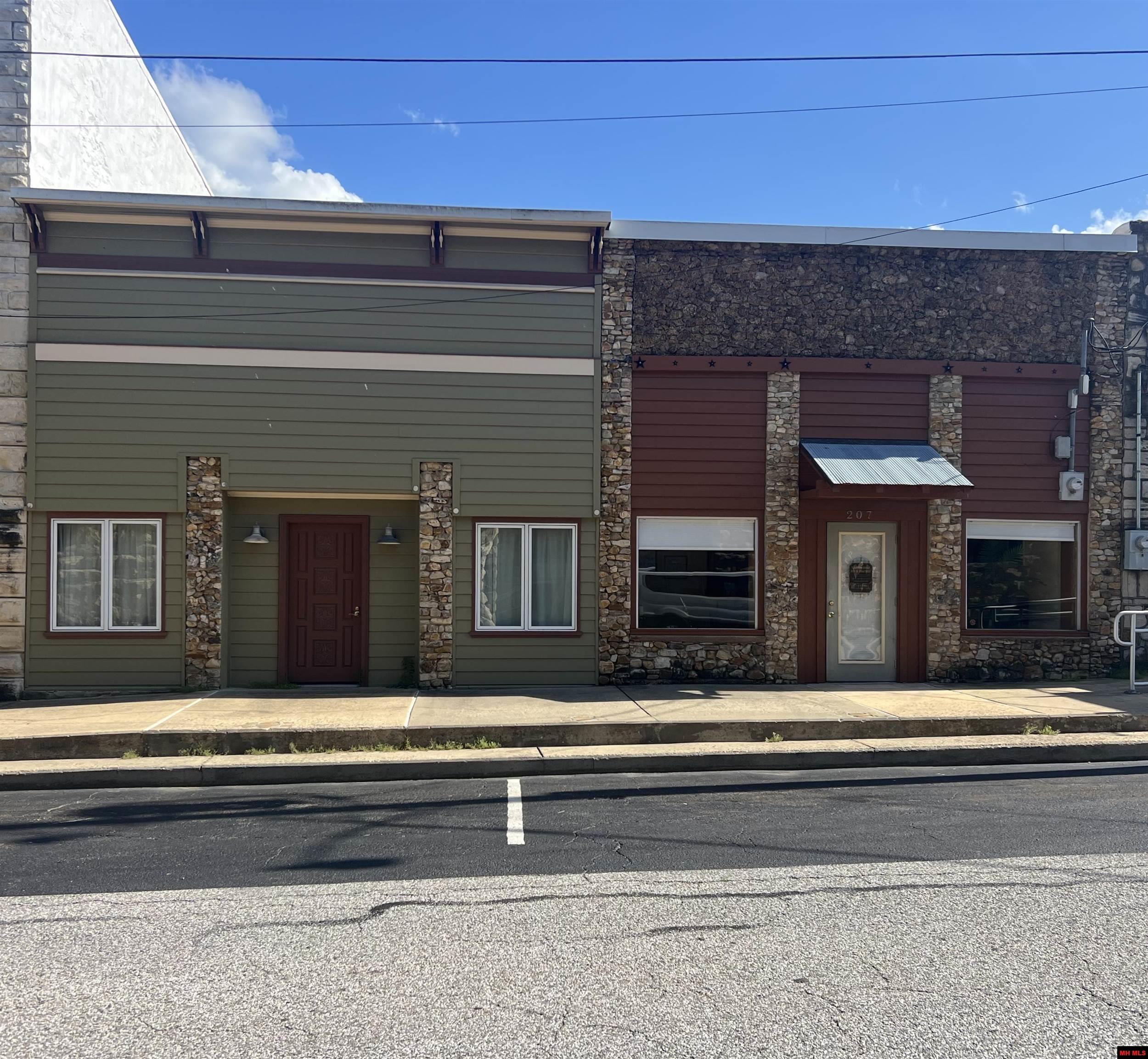 207 & 211 Old Main Street