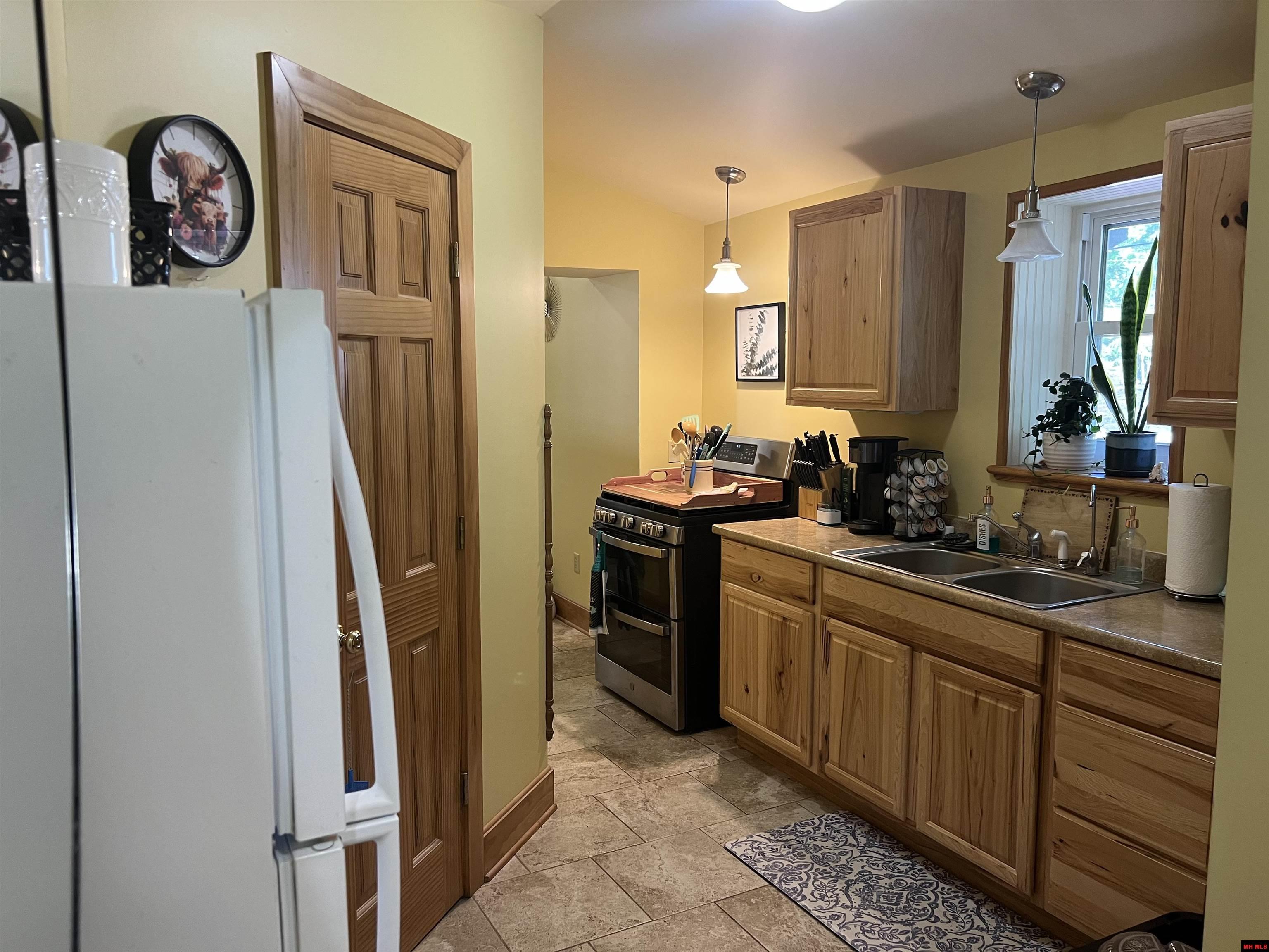 207 & 211 Old Main Street