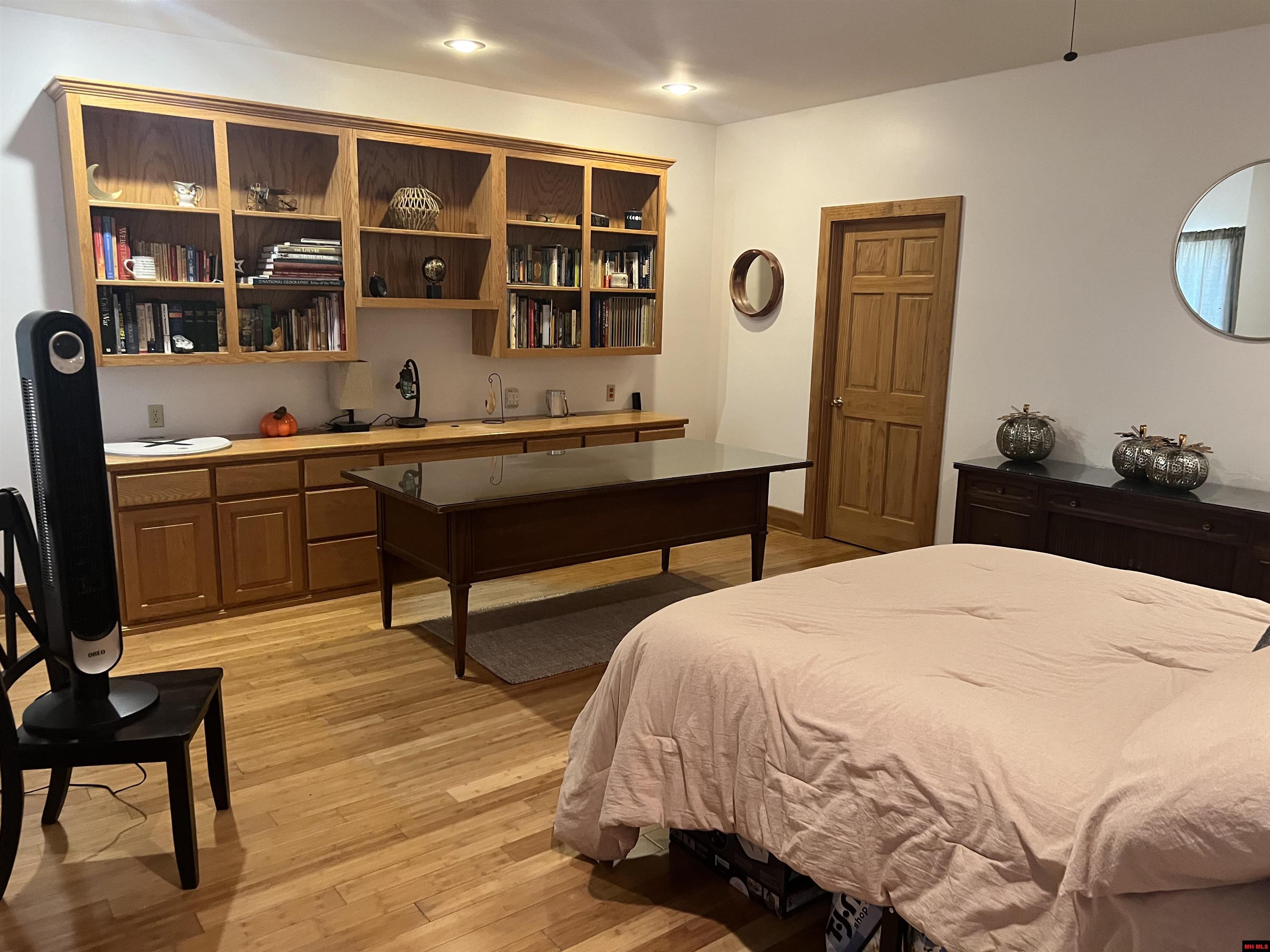 207 & 211 Old Main Street