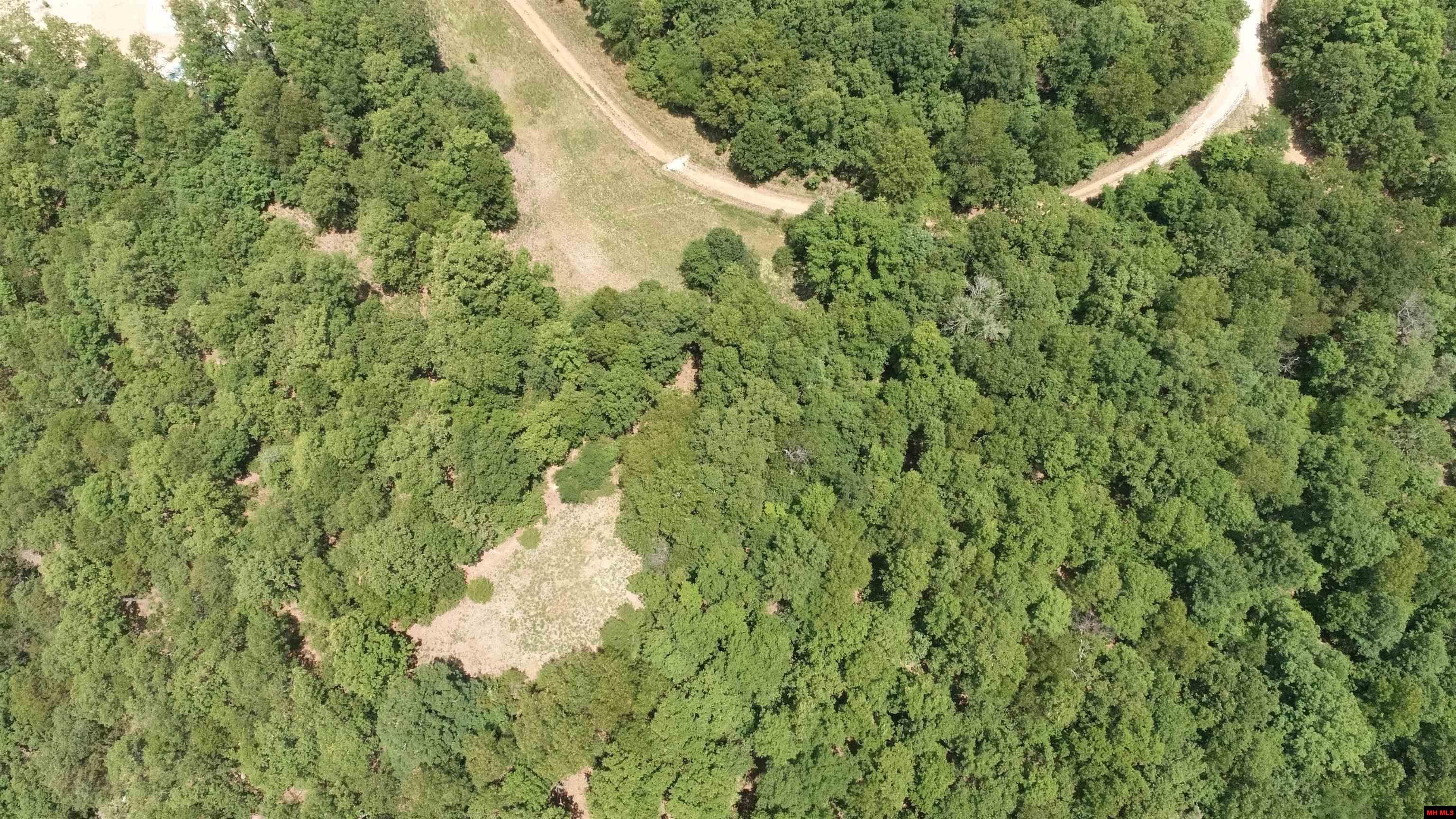 356-00041-000 Lakeshore Drive