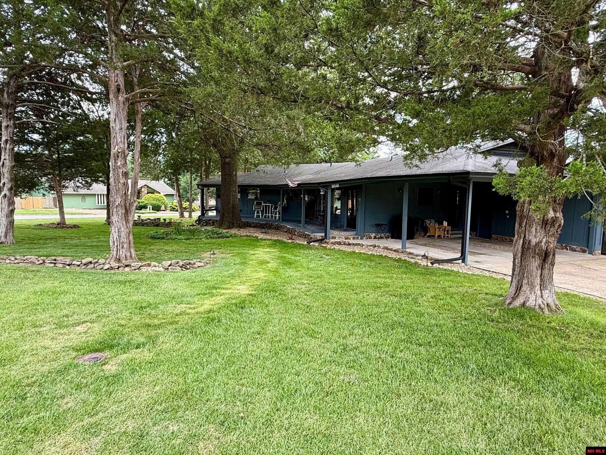 208 S Kingswood Drive