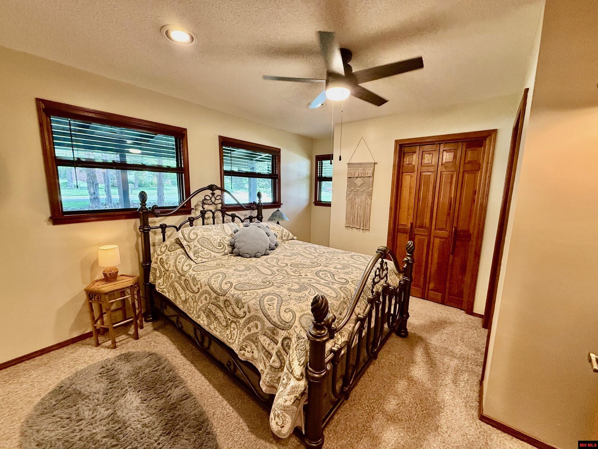 208 S Kingswood Drive