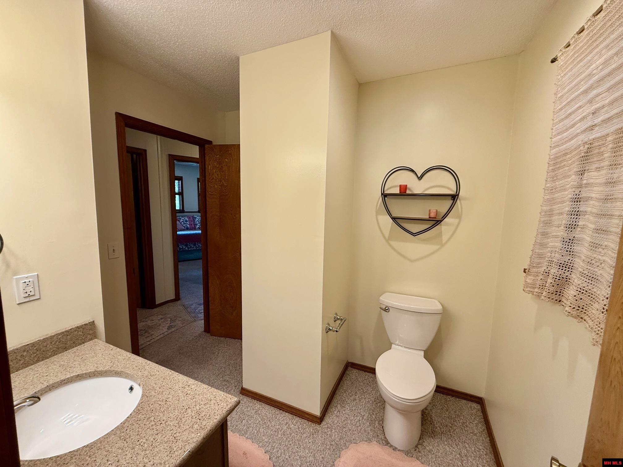 208 S Kingswood Drive