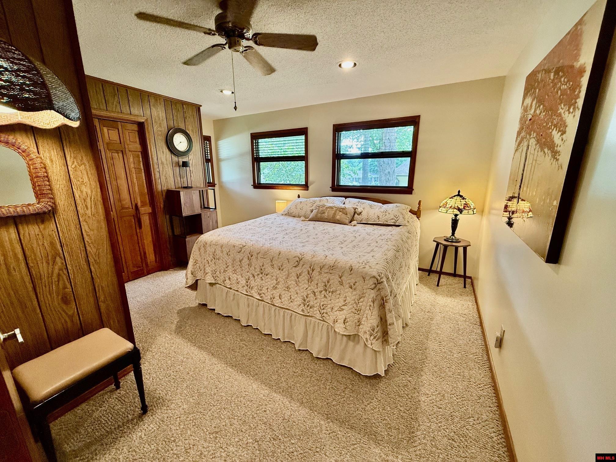 208 S Kingswood Drive