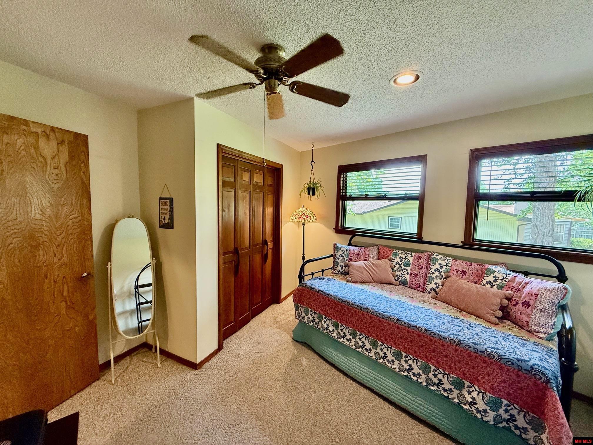 208 S Kingswood Drive